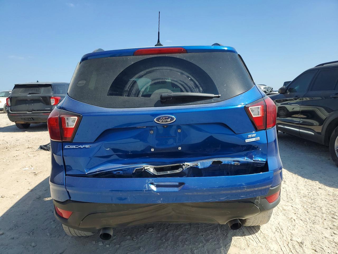 2019 Ford Escape Se Синий vin: 1FMCU9GD5KUB29082