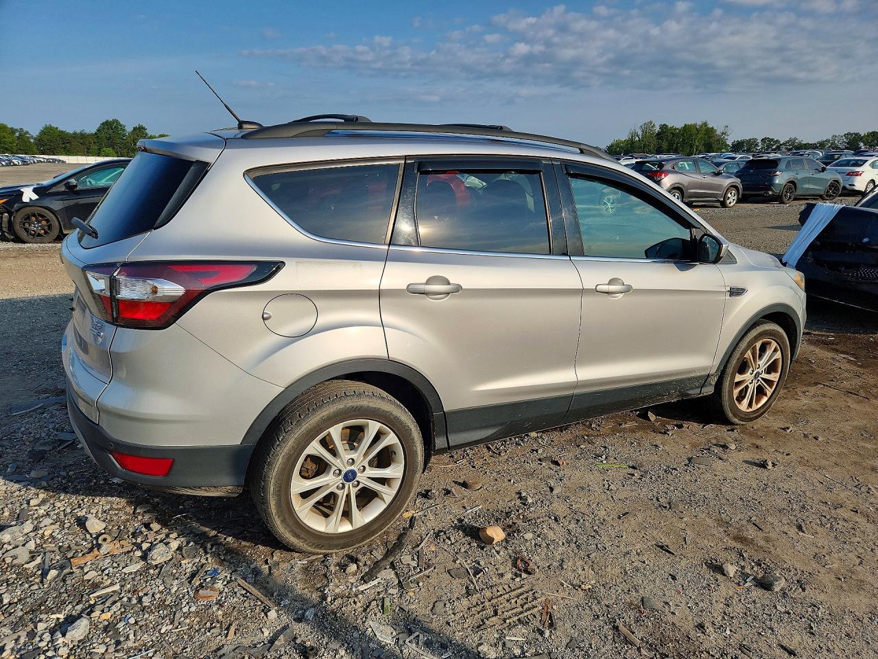 2017 Ford Escape Se Silver vin: 1FMCU9GD6HUA78393