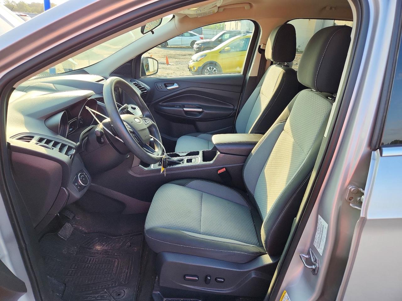 2017 Ford Escape Se Silver vin: 1FMCU9GD6HUA78393