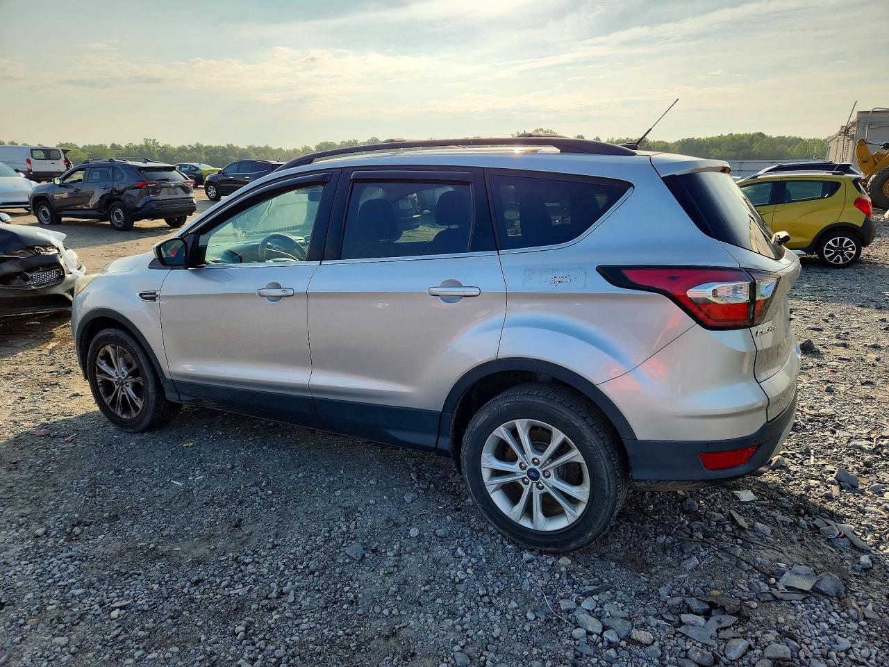 2017 Ford Escape Se Silver vin: 1FMCU9GD6HUA78393