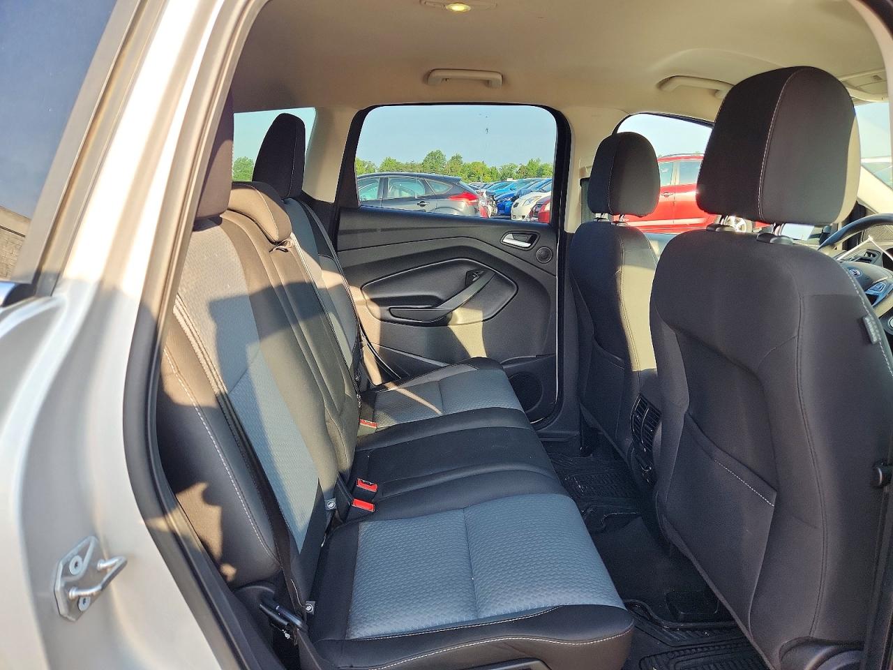 2017 Ford Escape Se Silver vin: 1FMCU9GD6HUA78393