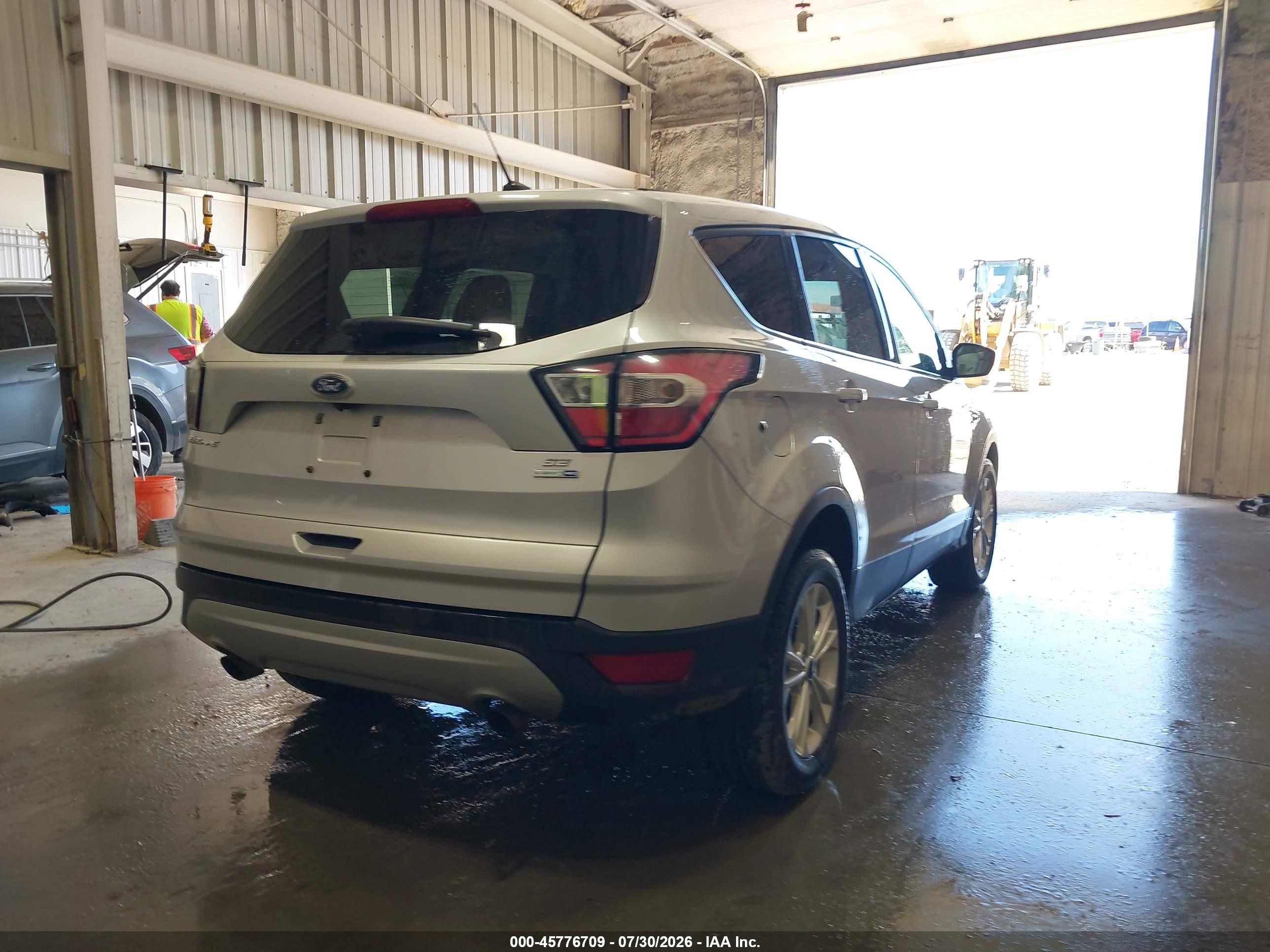 2017 Ford Escape Se Серебряный vin: 1FMCU9GD6HUE50413