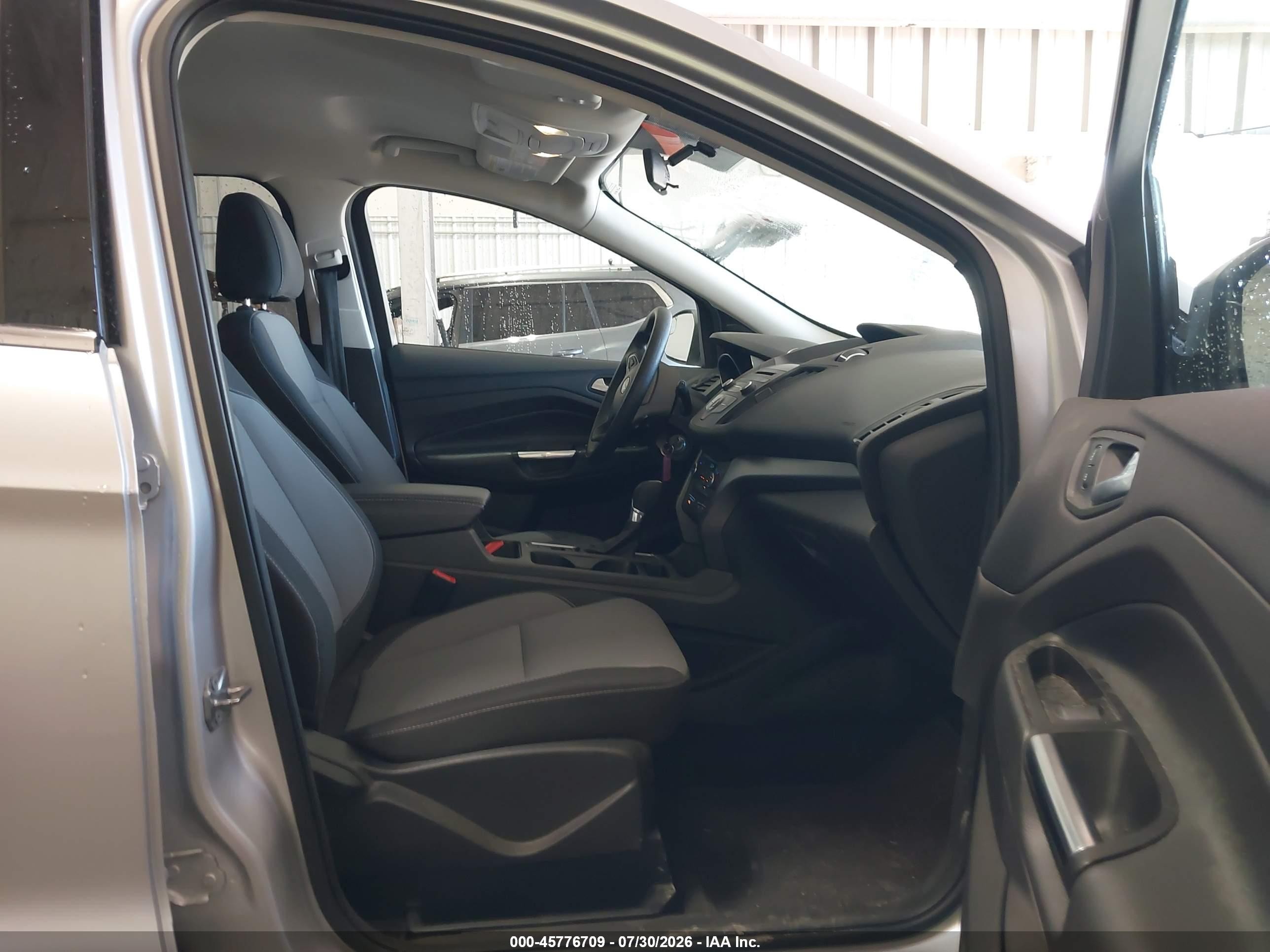 2017 Ford Escape Se Серебряный vin: 1FMCU9GD6HUE50413