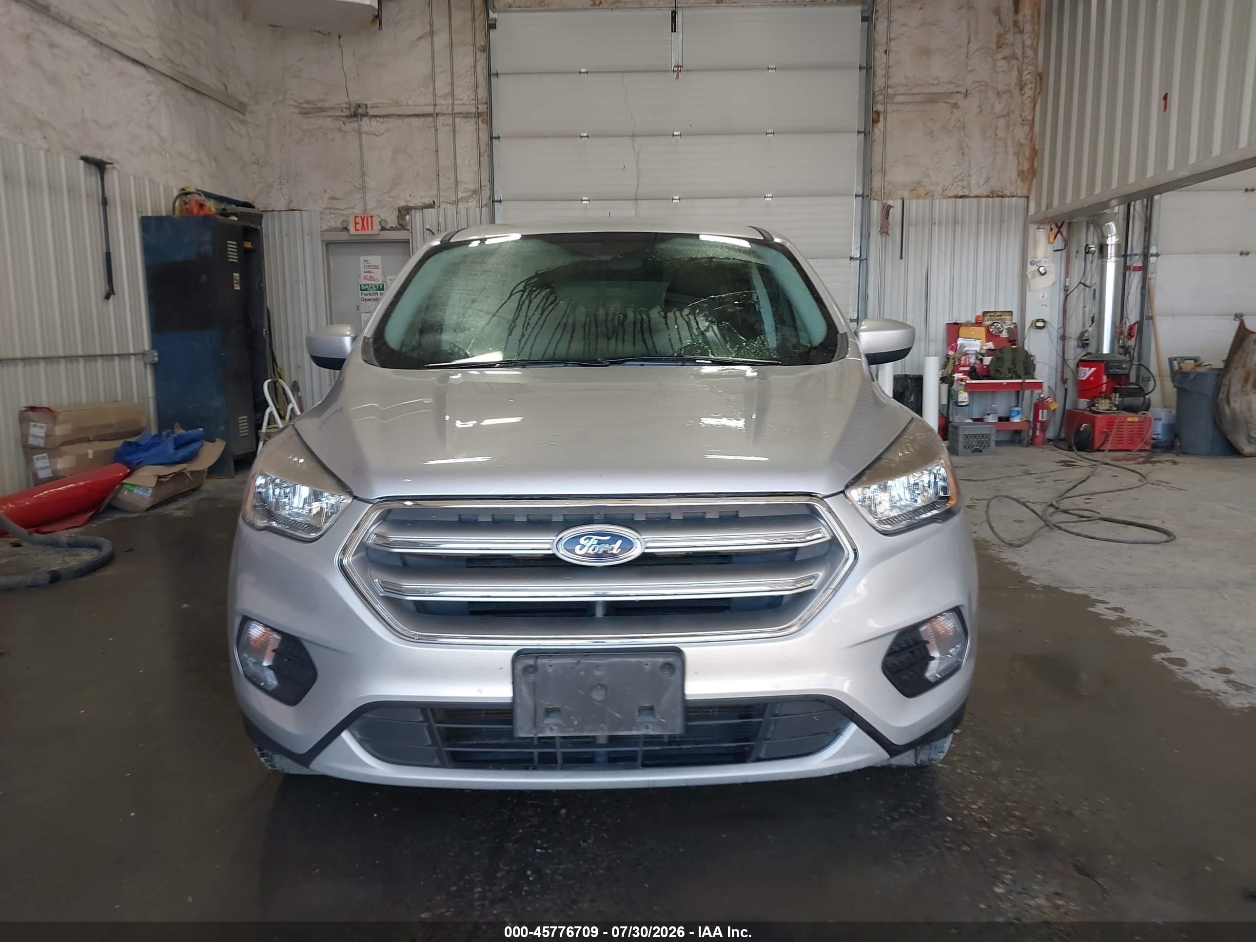 2017 Ford Escape Se Серебряный vin: 1FMCU9GD6HUE50413