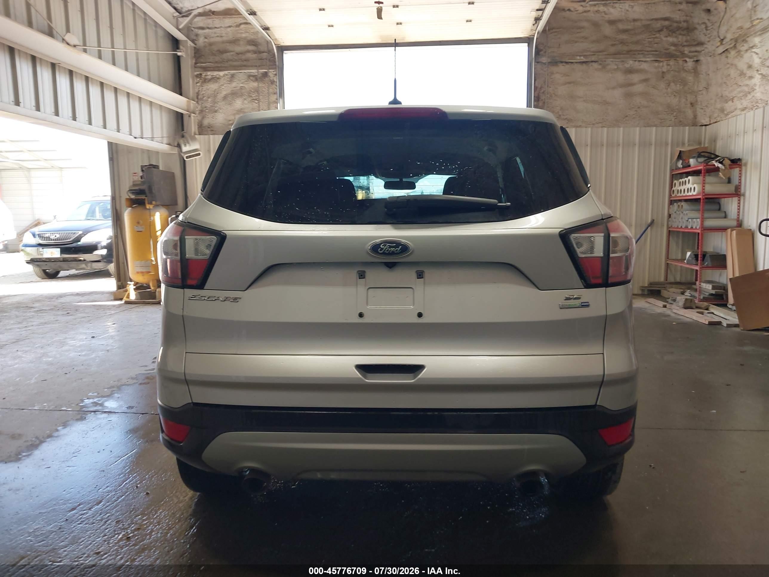 2017 Ford Escape Se Серебряный vin: 1FMCU9GD6HUE50413