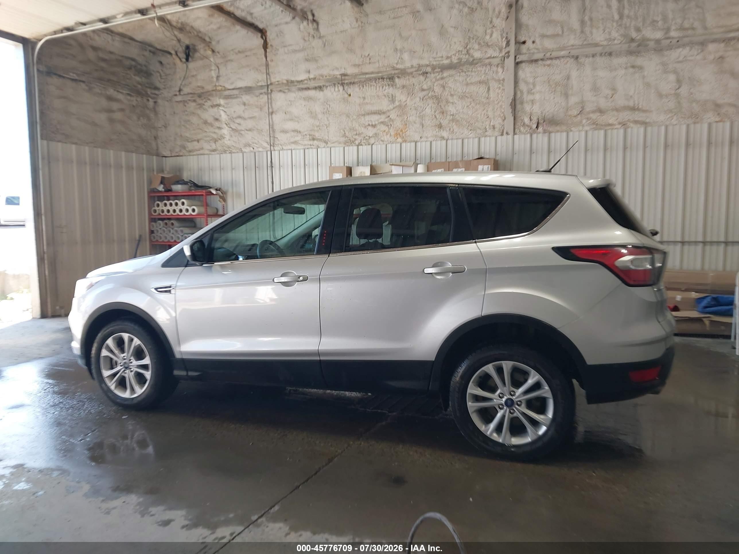 2017 Ford Escape Se Серебряный vin: 1FMCU9GD6HUE50413