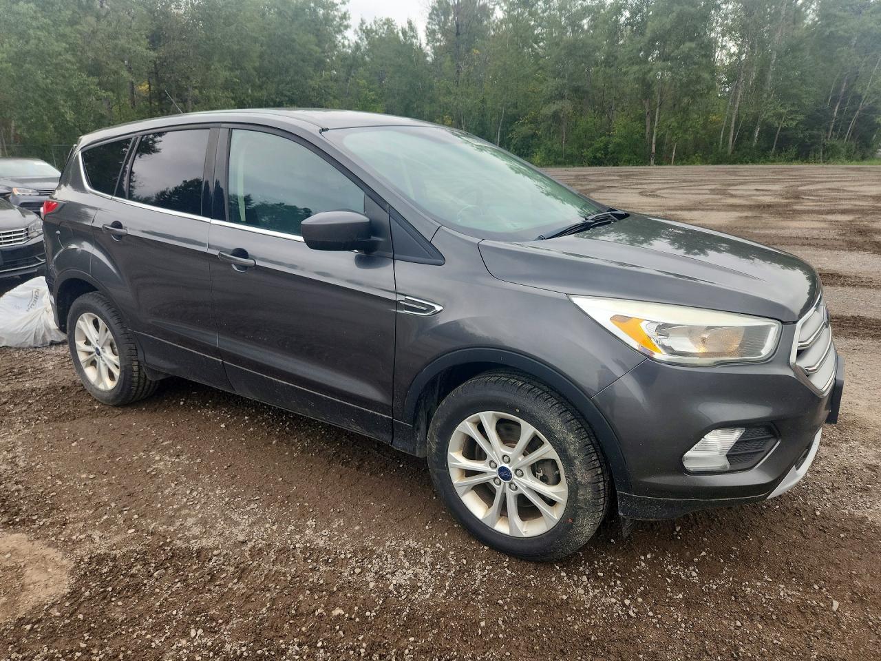 2017 Ford Escape Se Gray vin: 1FMCU9GD8HUA00570
