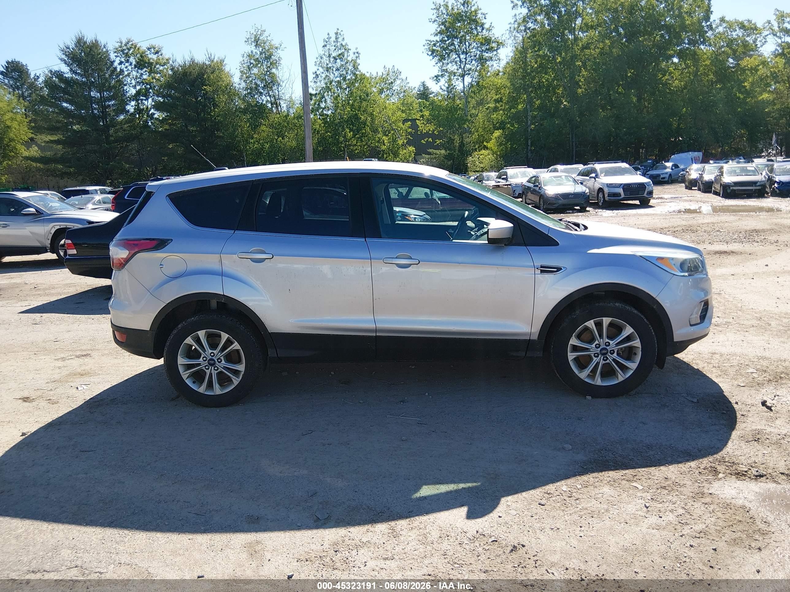 2017 Ford Escape Se Silver vin: 1FMCU9GD8HUA07759