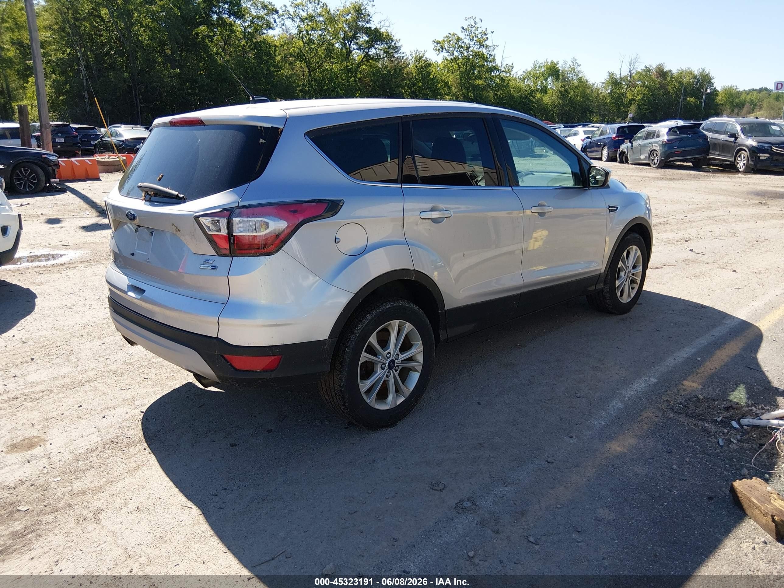 2017 Ford Escape Se Silver vin: 1FMCU9GD8HUA07759
