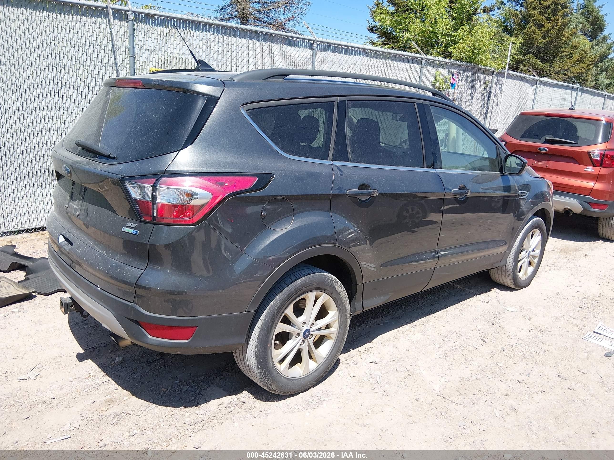 2018 Ford Escape Se Gray vin: 1FMCU9GD8JUB99173
