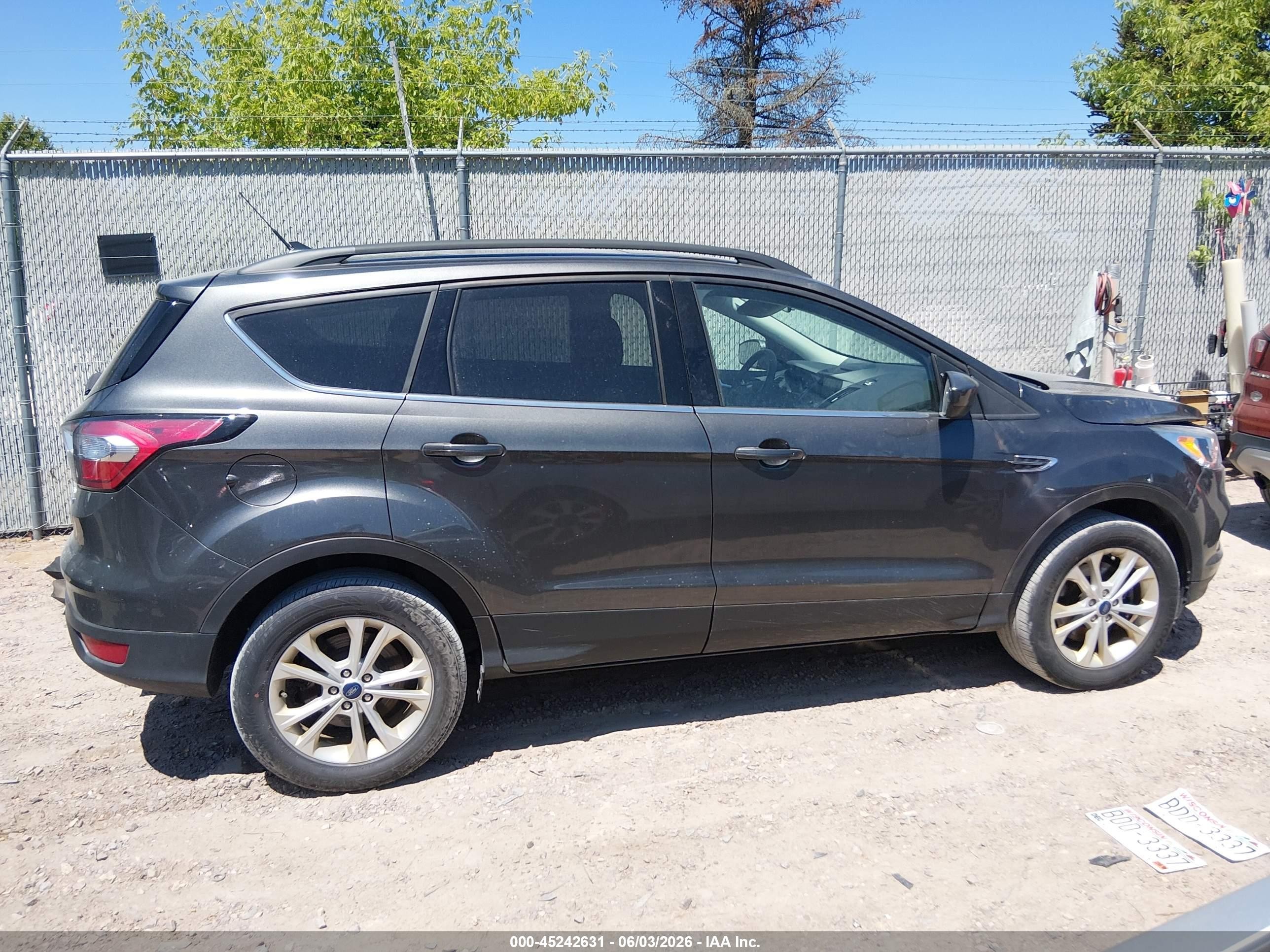 2018 Ford Escape Se Gray vin: 1FMCU9GD8JUB99173
