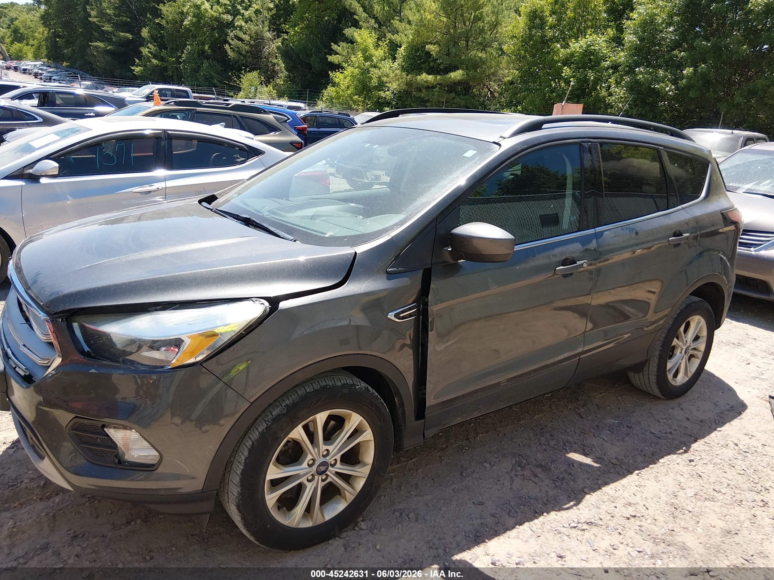 2018 Ford Escape Se Gray vin: 1FMCU9GD8JUB99173