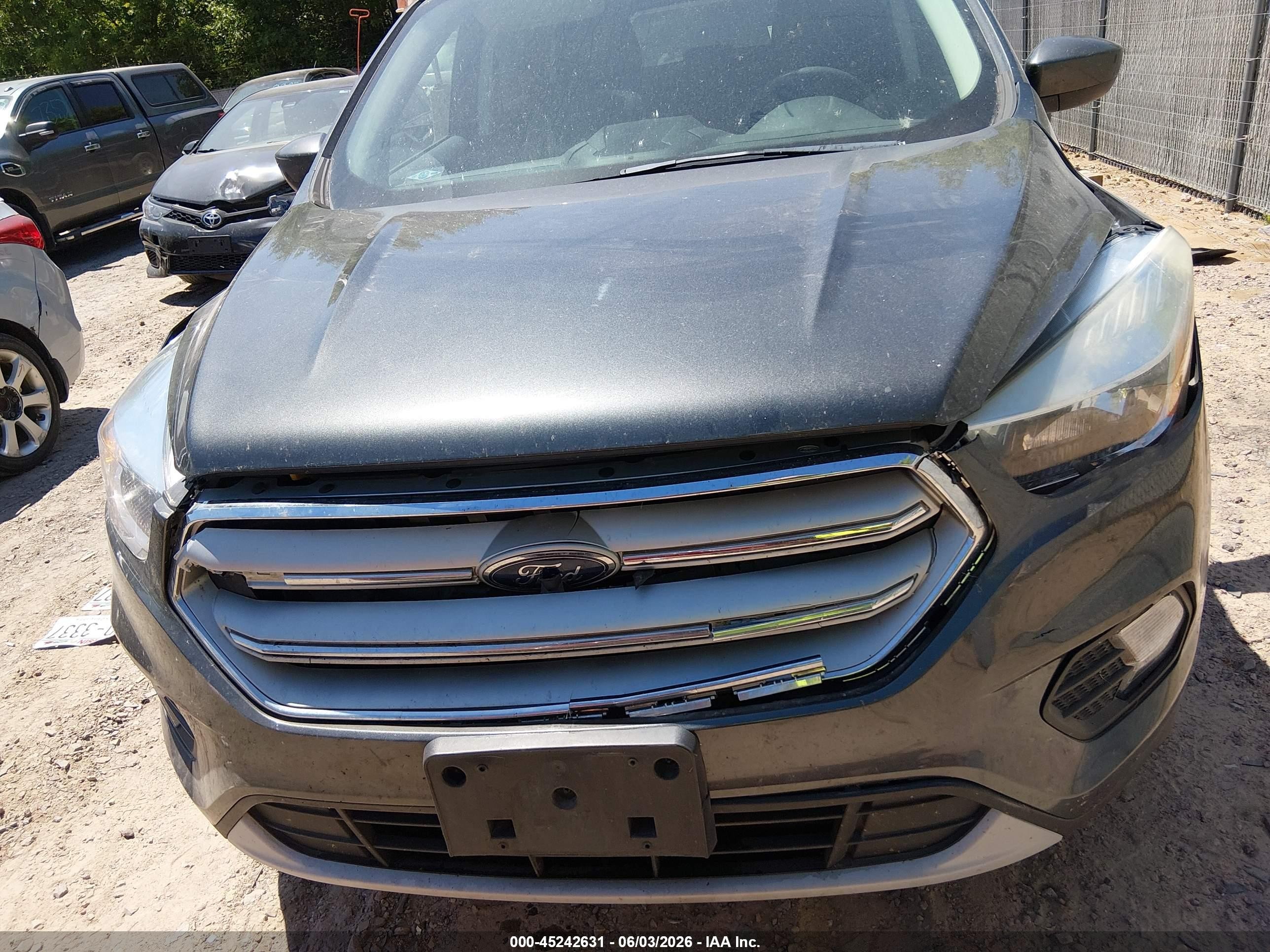 2018 Ford Escape Se Gray vin: 1FMCU9GD8JUB99173