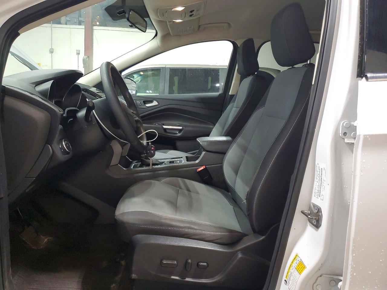 2018 Ford Escape Se White vin: 1FMCU9GD8JUC20507