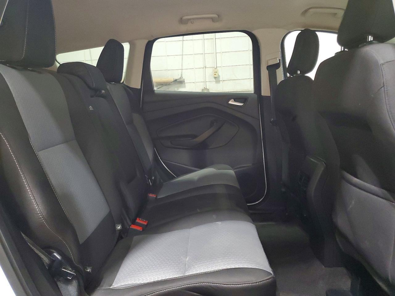2018 Ford Escape Se White vin: 1FMCU9GD8JUC20507