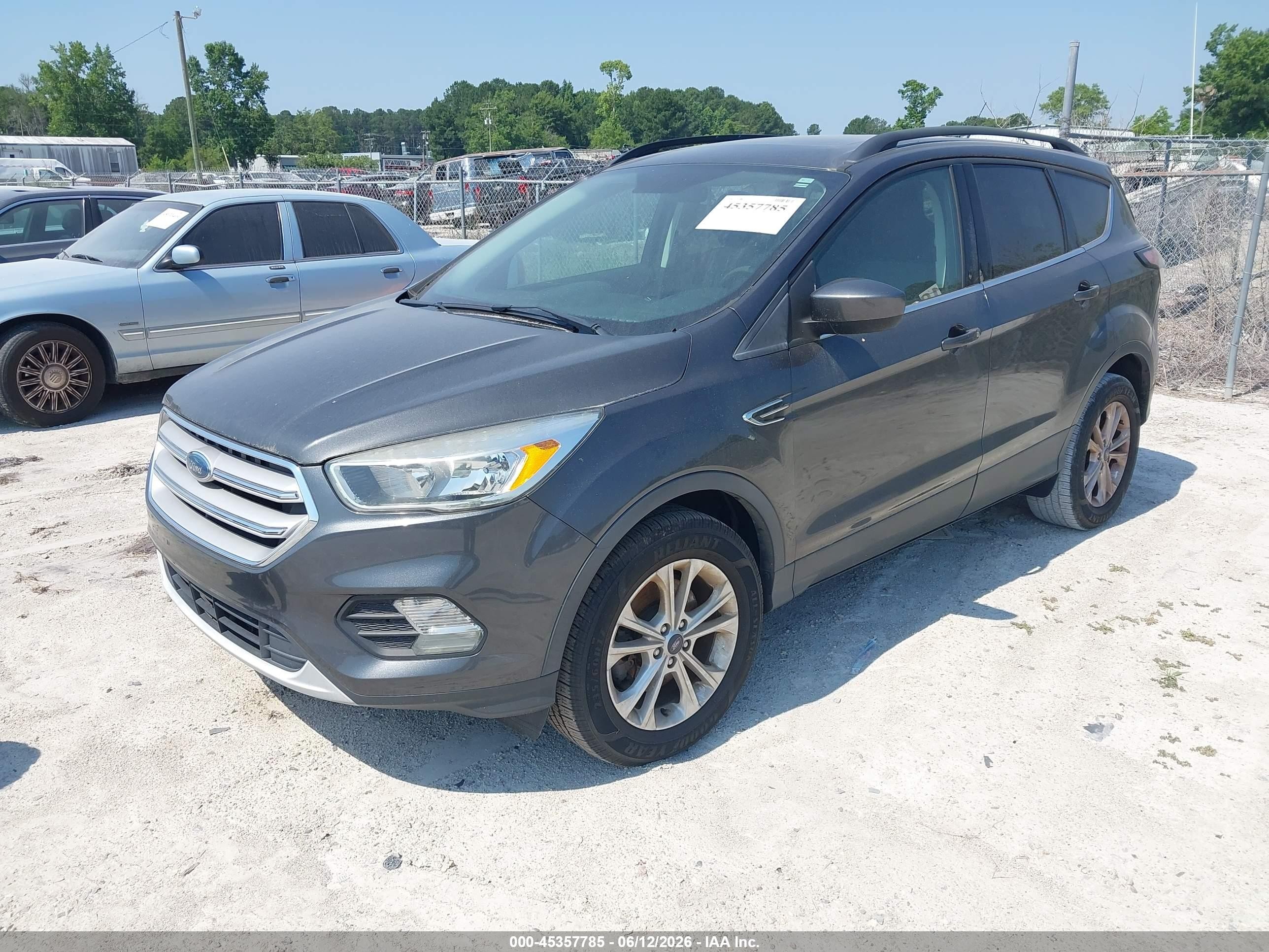 2018 Ford Escape Se Gray vin: 1FMCU9GD8JUC90170