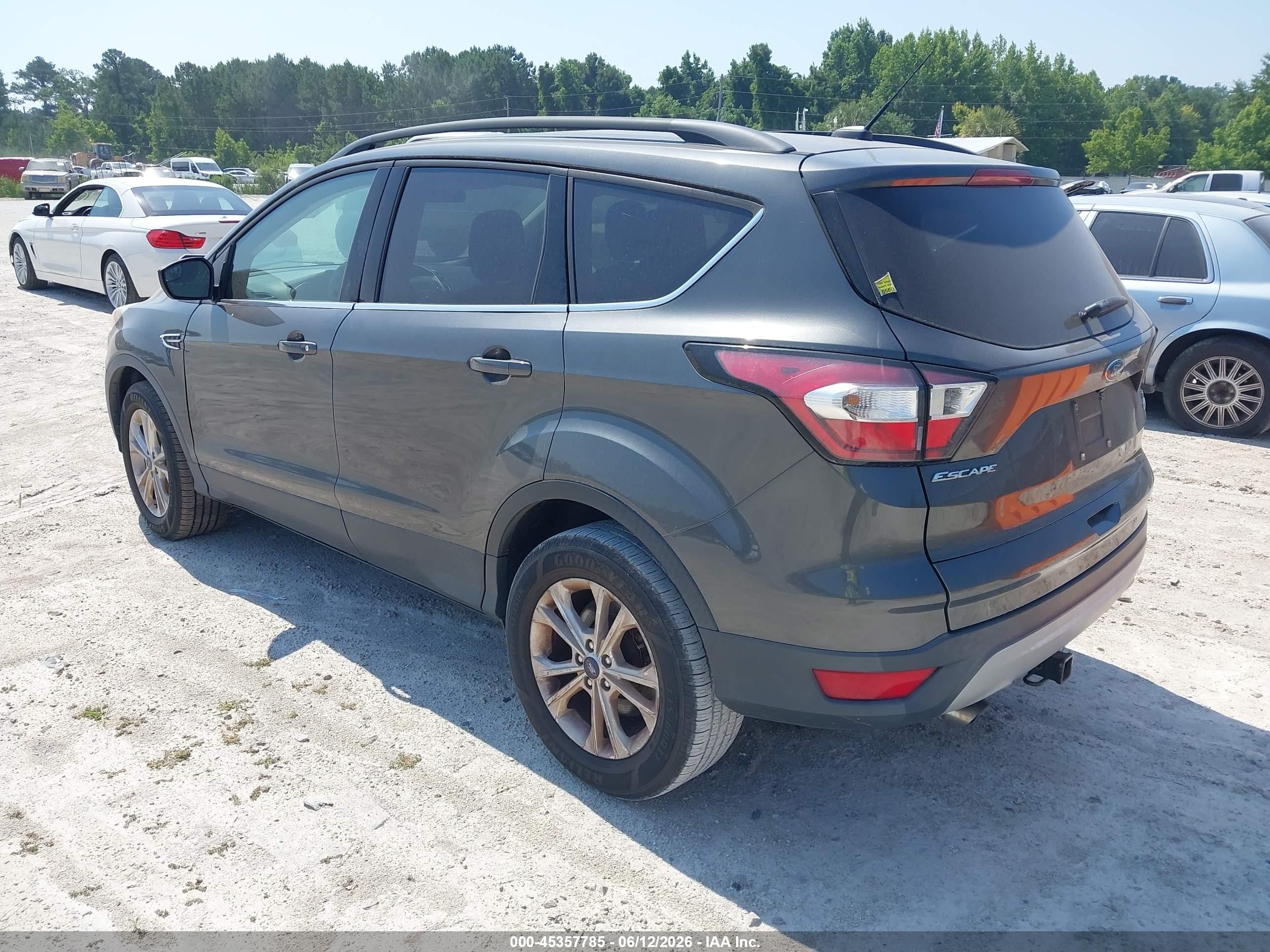 2018 Ford Escape Se Gray vin: 1FMCU9GD8JUC90170