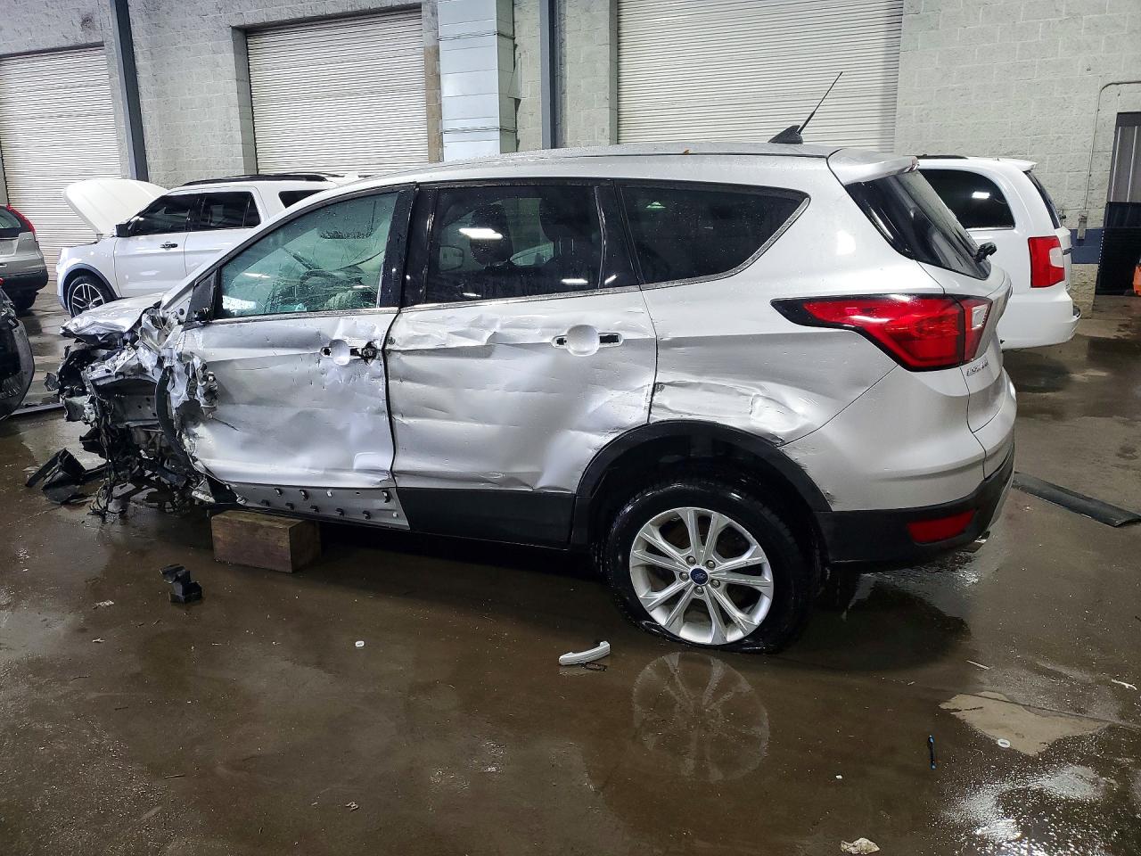 2019 Ford Escape Se Silver vin: 1FMCU9GD8KUB08534