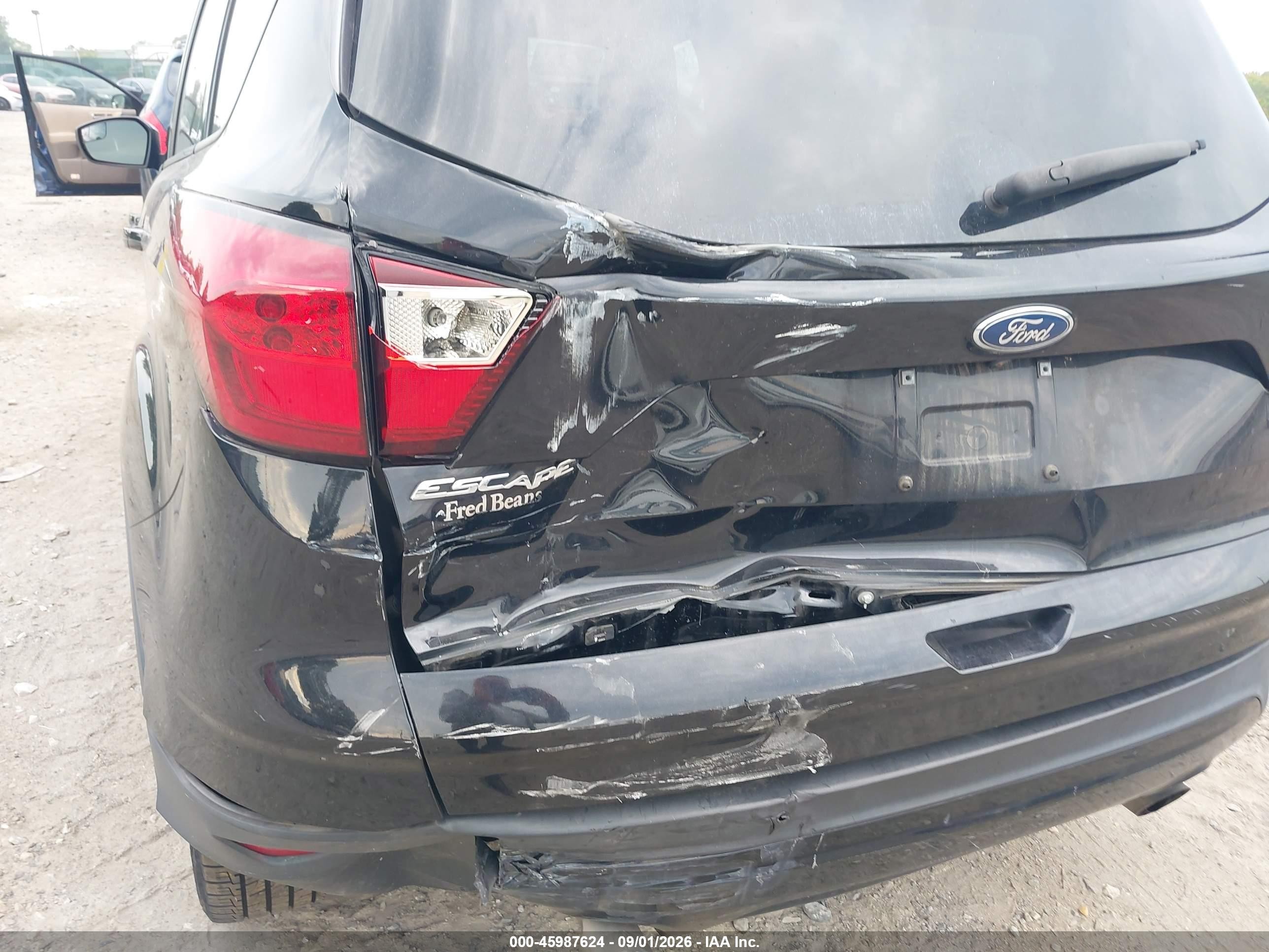 2019 Ford Escape Se Black vin: 1FMCU9GD8KUB43994