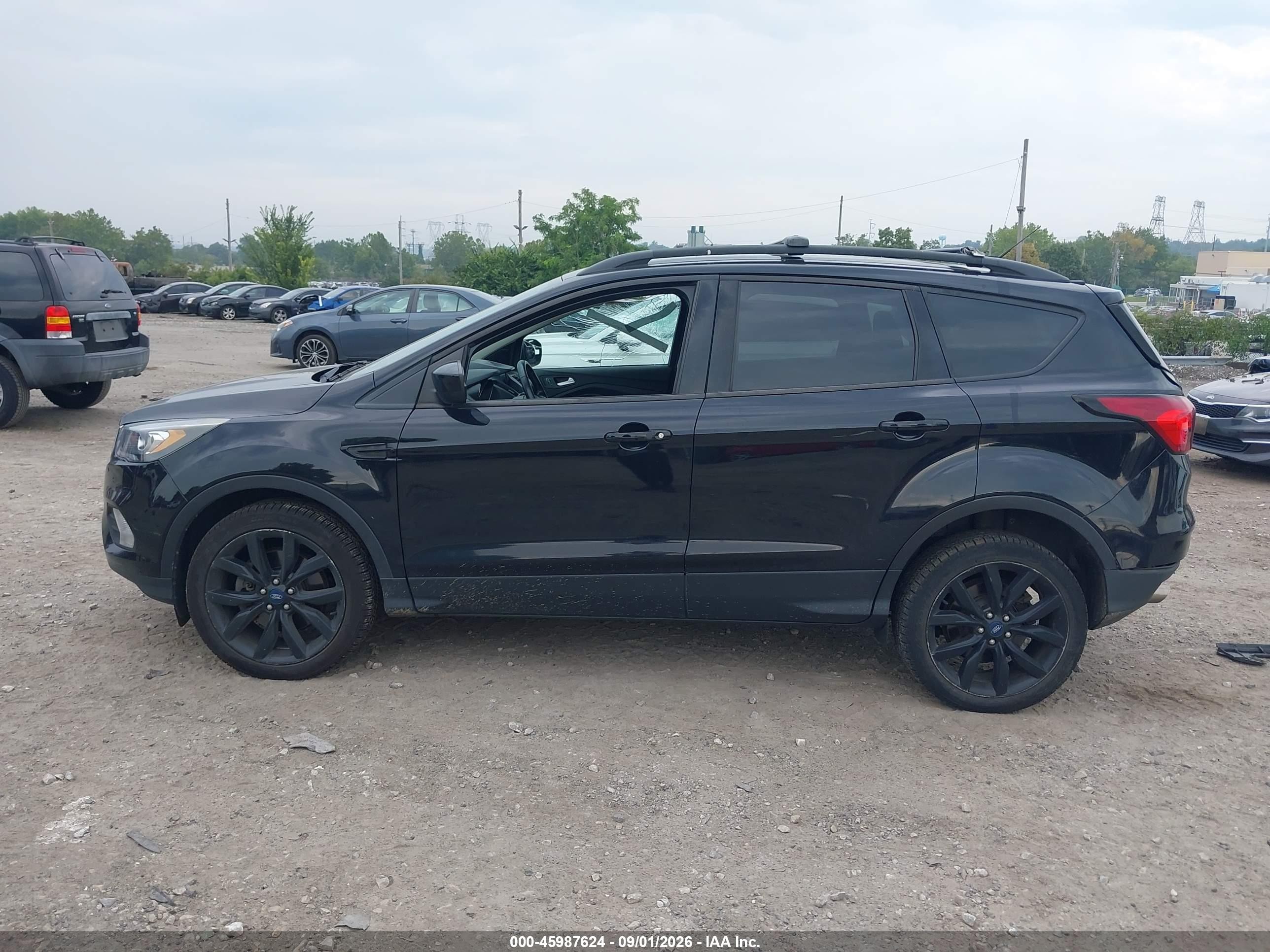 2019 Ford Escape Se Black vin: 1FMCU9GD8KUB43994