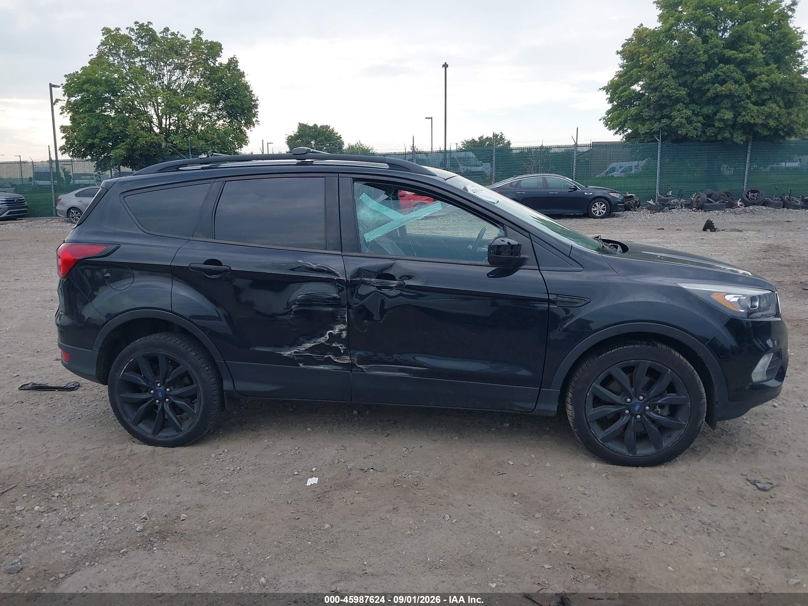 2019 Ford Escape Se Black vin: 1FMCU9GD8KUB43994