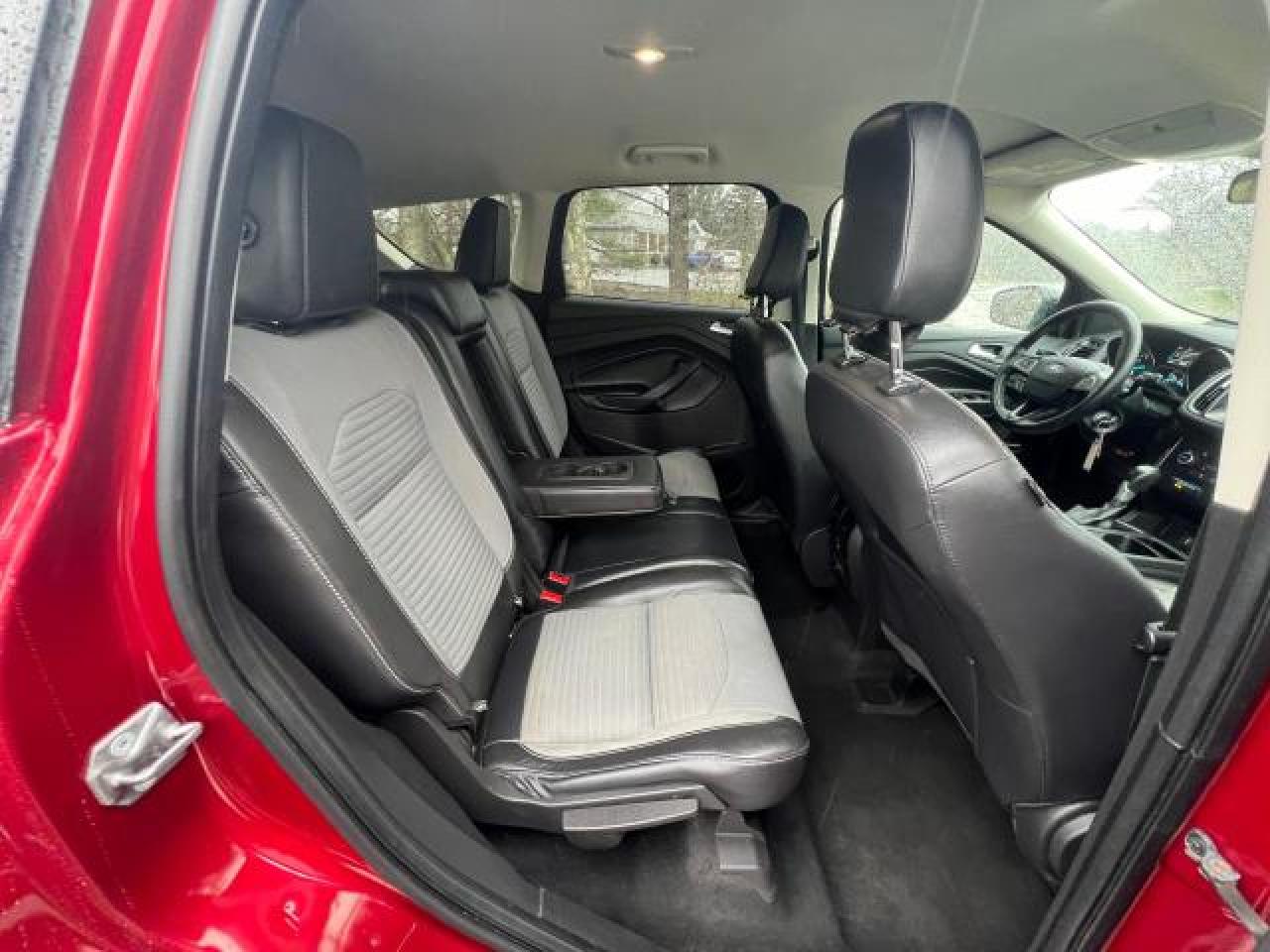 2018 Ford Escape Se Red vin: 1FMCU9GD9JUB92684