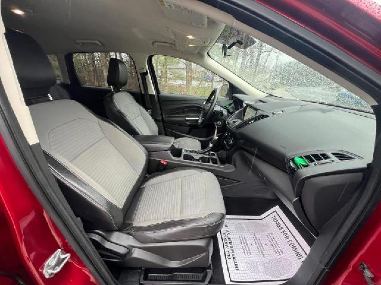 2018 Ford Escape Se Red vin: 1FMCU9GD9JUB92684