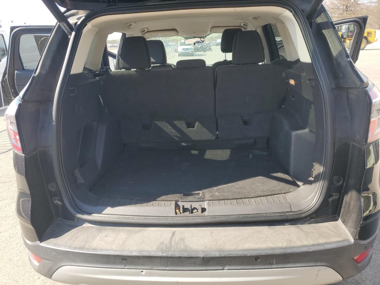 2017 Ford Escape Se Black vin: 1FMCU9GDXHUF00407 Damage: R Bumper Textured, Dent(S) W/No Paint Dmg, 1/2 To 1 Inch