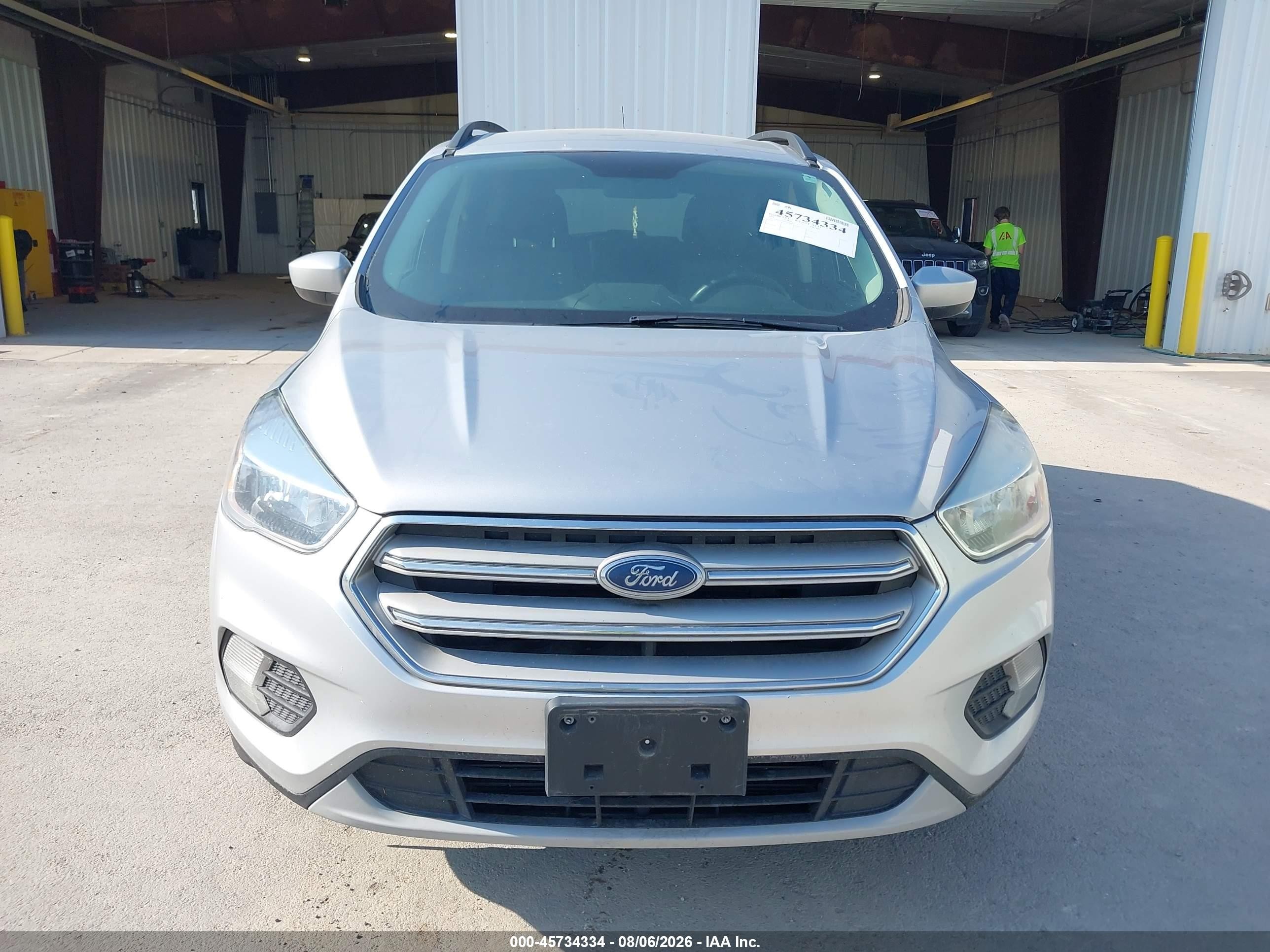 2018 Ford Escape Se Серебряный vin: 1FMCU9GDXJUC88601