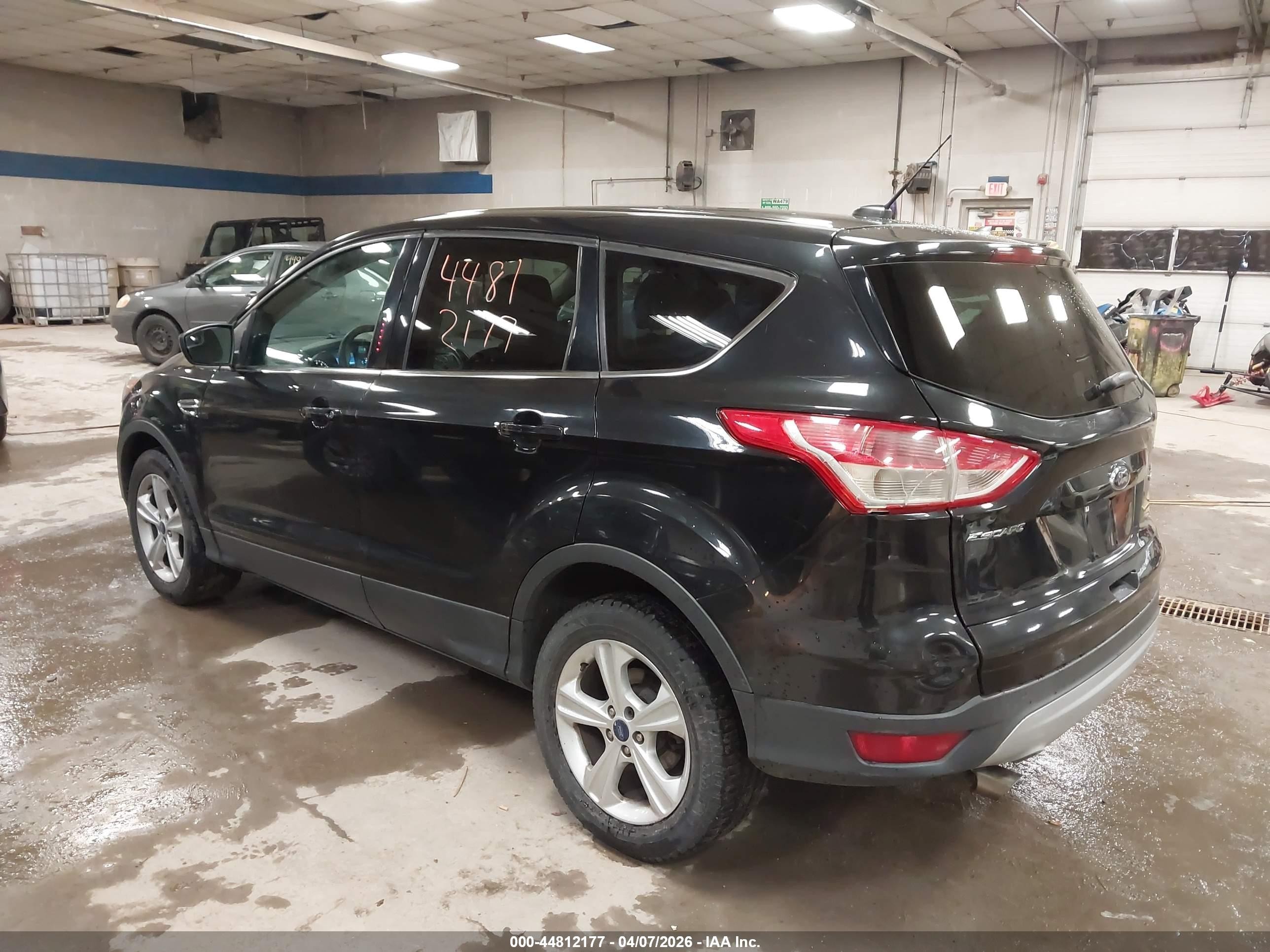 2015 Ford Escape Se Черный vin: 1FMCU9GX0FUB74267