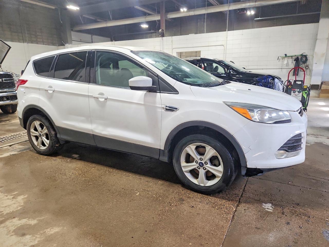 2015 Ford Escape Se Белый vin: 1FMCU9GX0FUC36220
