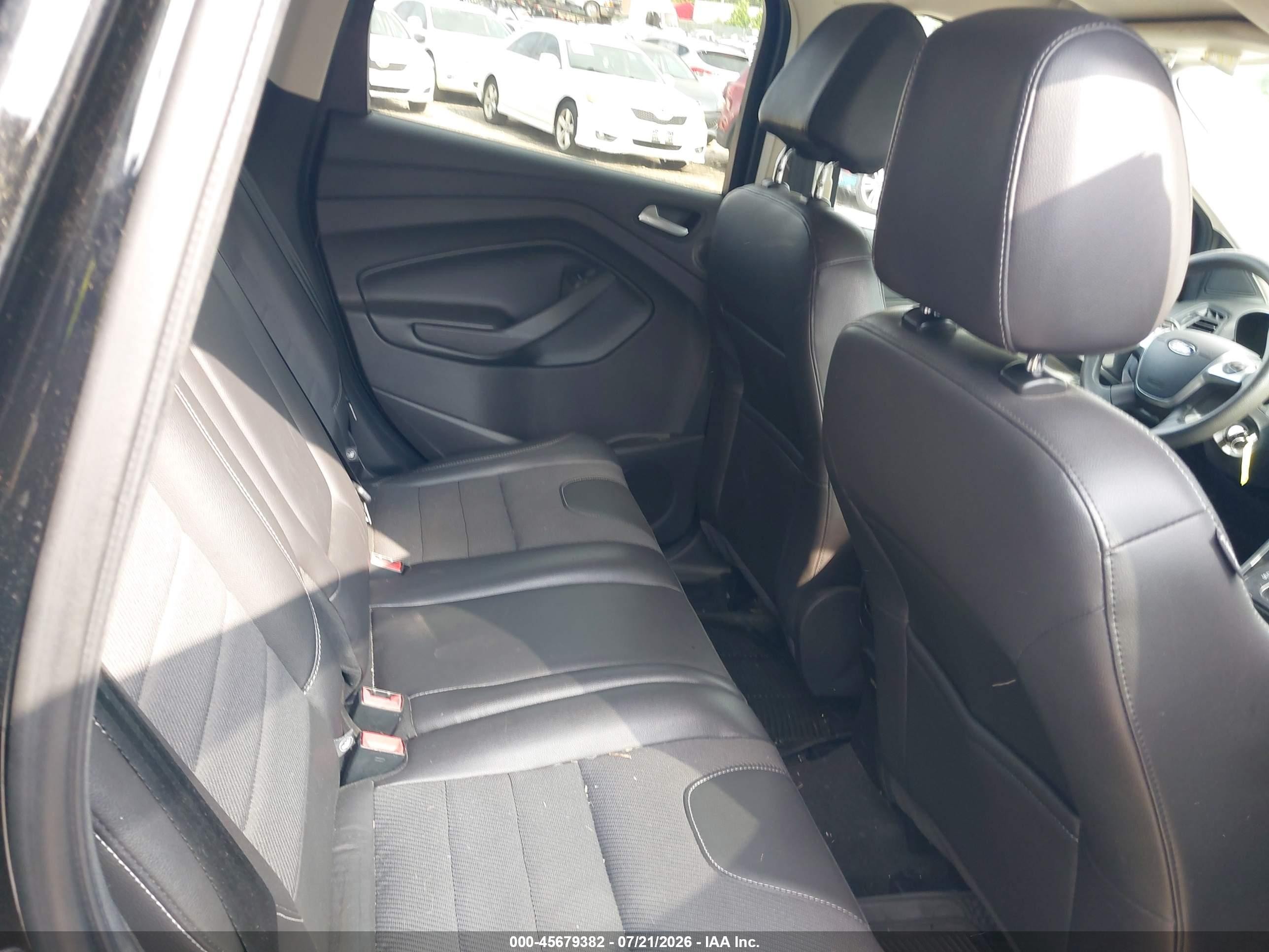 2016 Ford Escape Se Черный vin: 1FMCU9GX0GUC04143