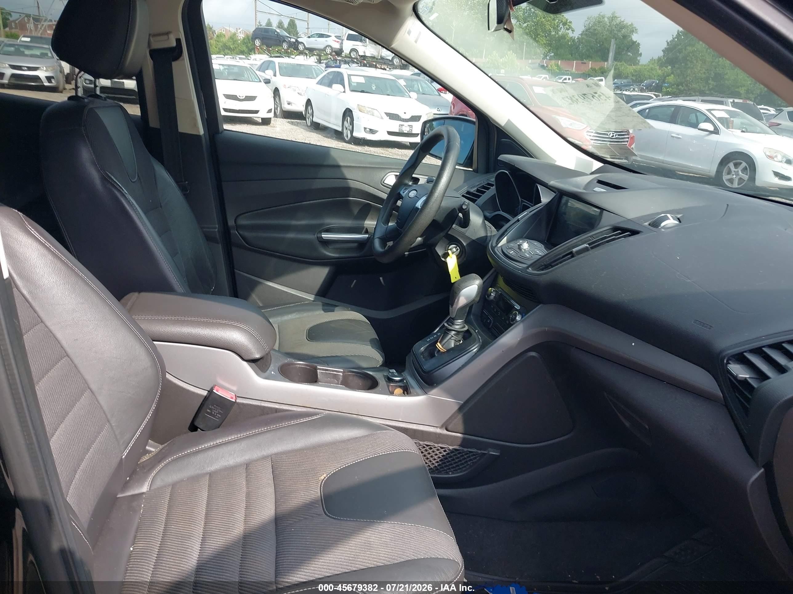 2016 Ford Escape Se Черный vin: 1FMCU9GX0GUC04143