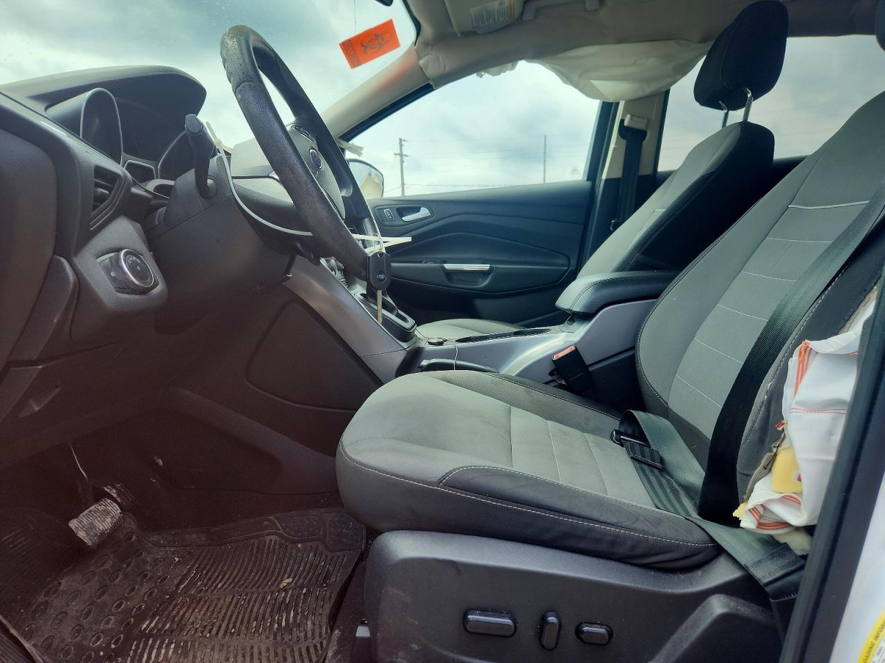 2015 Ford Escape White vin: 1FMCU9GX1FUB17592