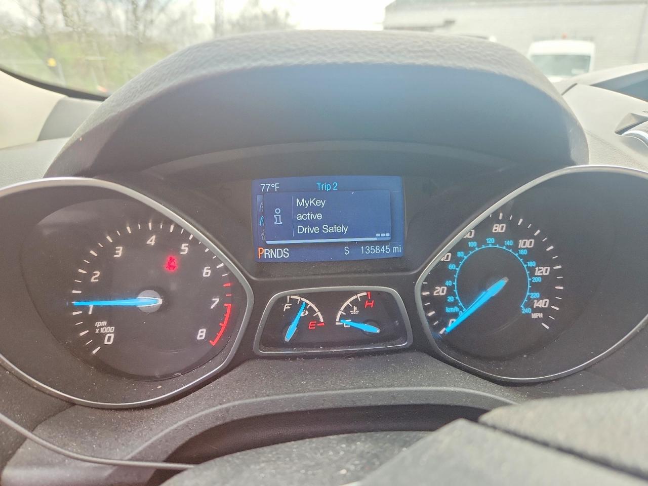 2015 Ford Escape White vin: 1FMCU9GX1FUB17592