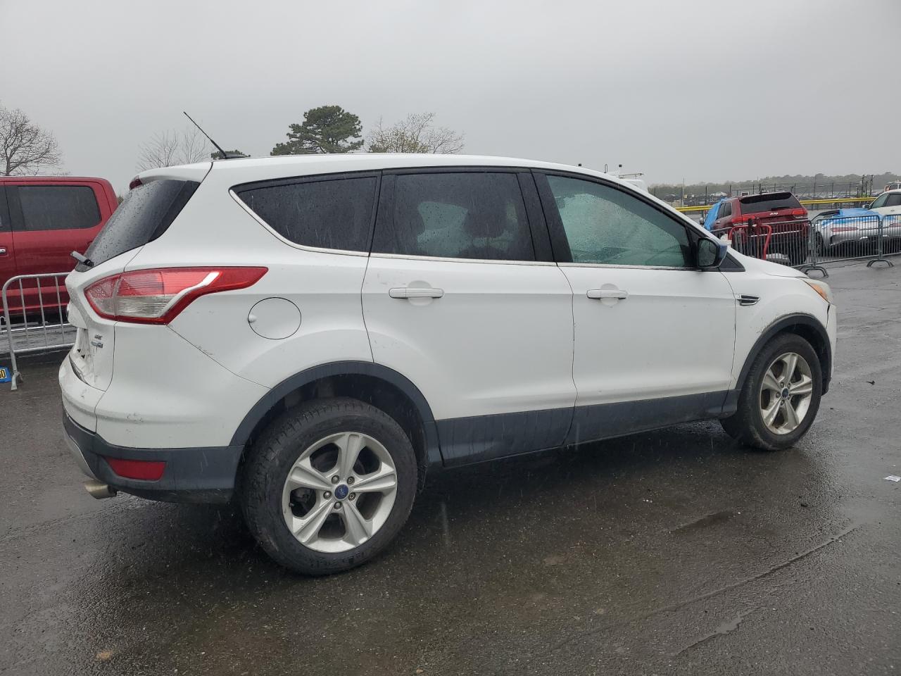 2013 Ford Escape Se White vin: 1FMCU9GX2DUD71874 Damage: Right Front Door, Dent(S) W/ Paint Dmg, 1/8 To 1/2 Inch