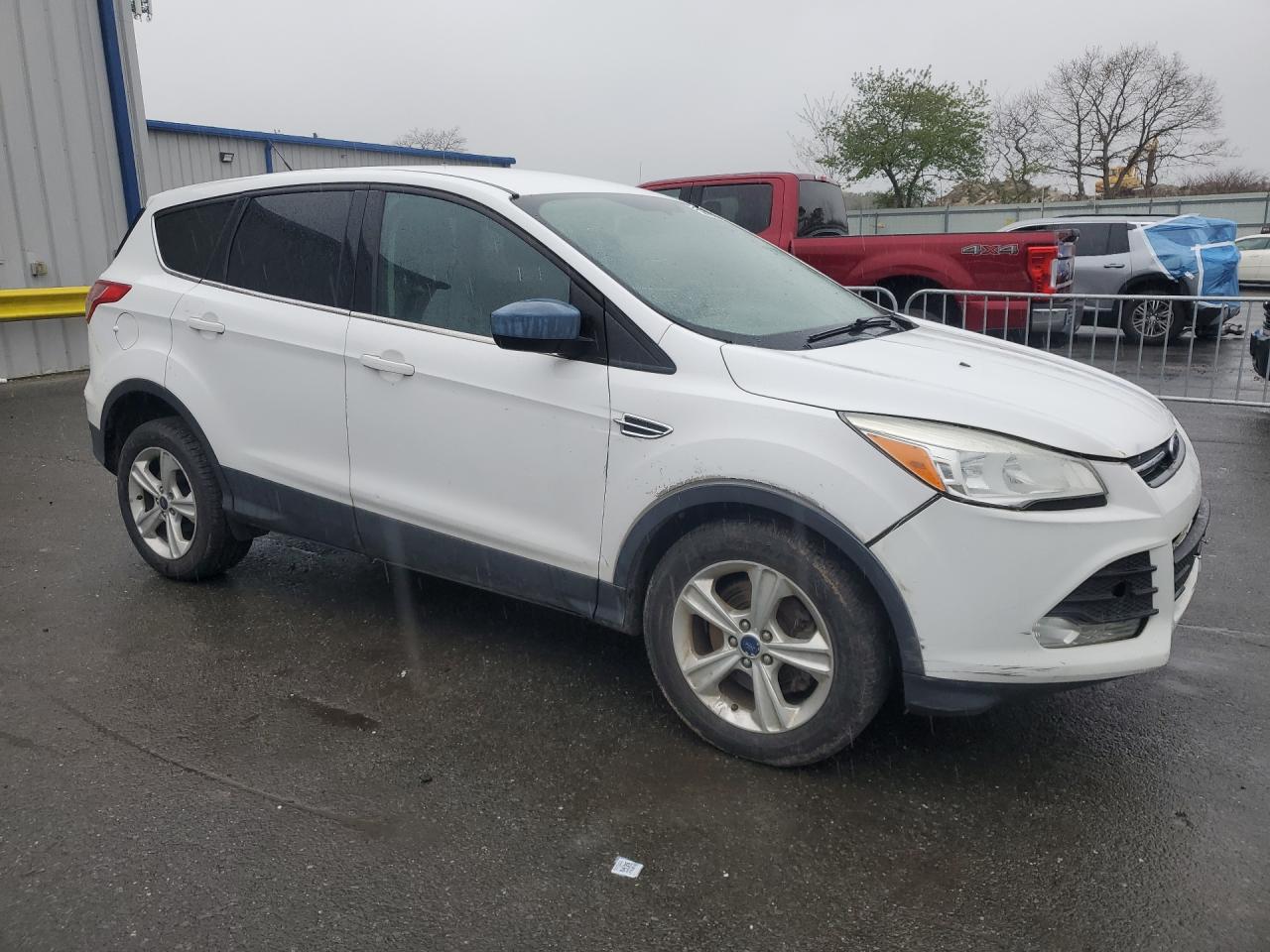 2013 Ford Escape Se White vin: 1FMCU9GX2DUD71874 Damage: Right Front Fender, Light Scratch, > 12 Inches