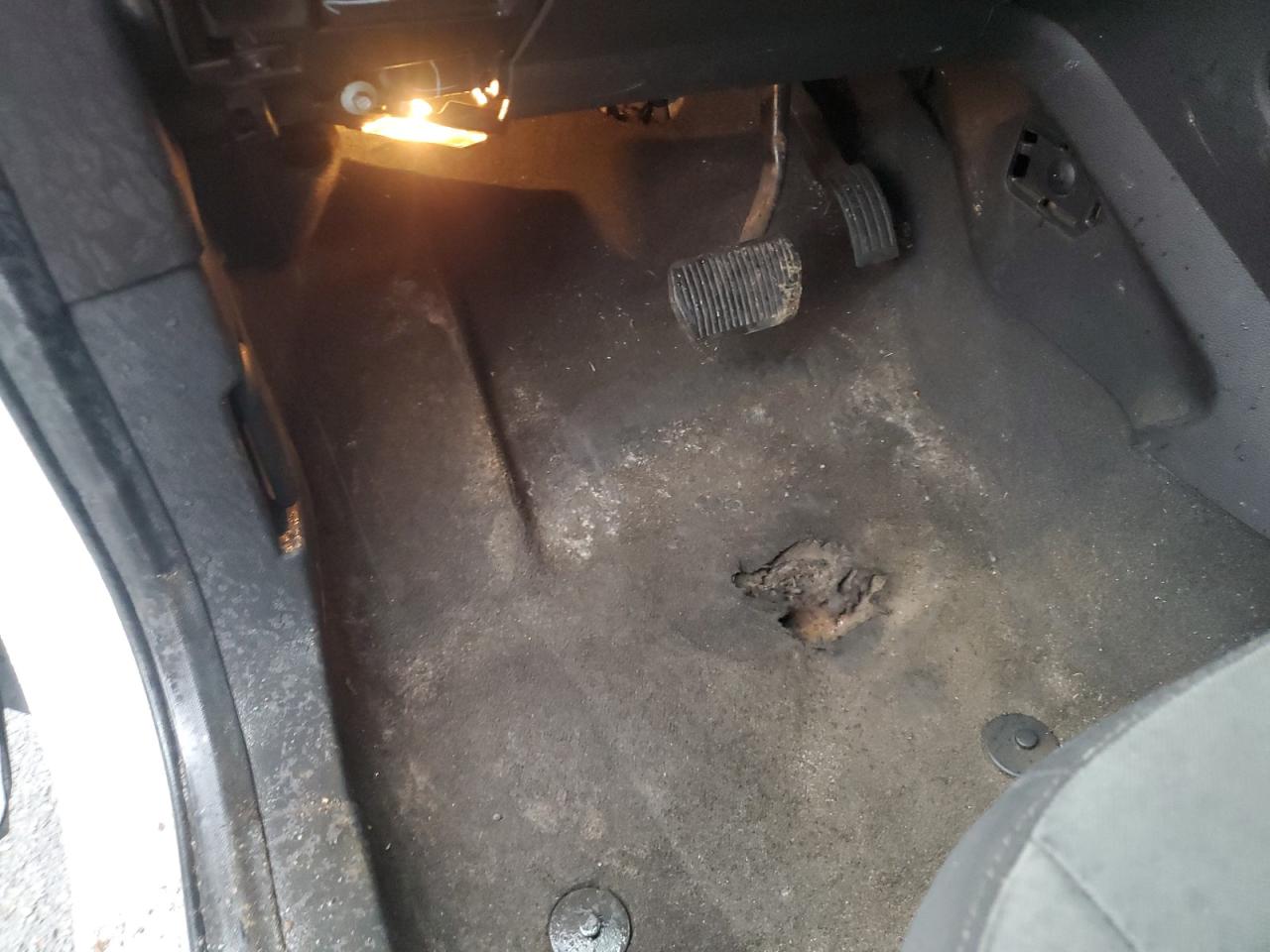 2013 Ford Escape Se White vin: 1FMCU9GX2DUD71874 Damage: Left Front Carpet, Torn, 3 To 4 Inches