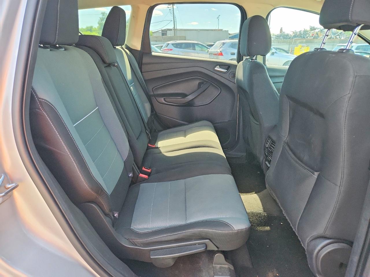 2015 Ford Escape Se Серебряный vin: 1FMCU9GX2FUA72789