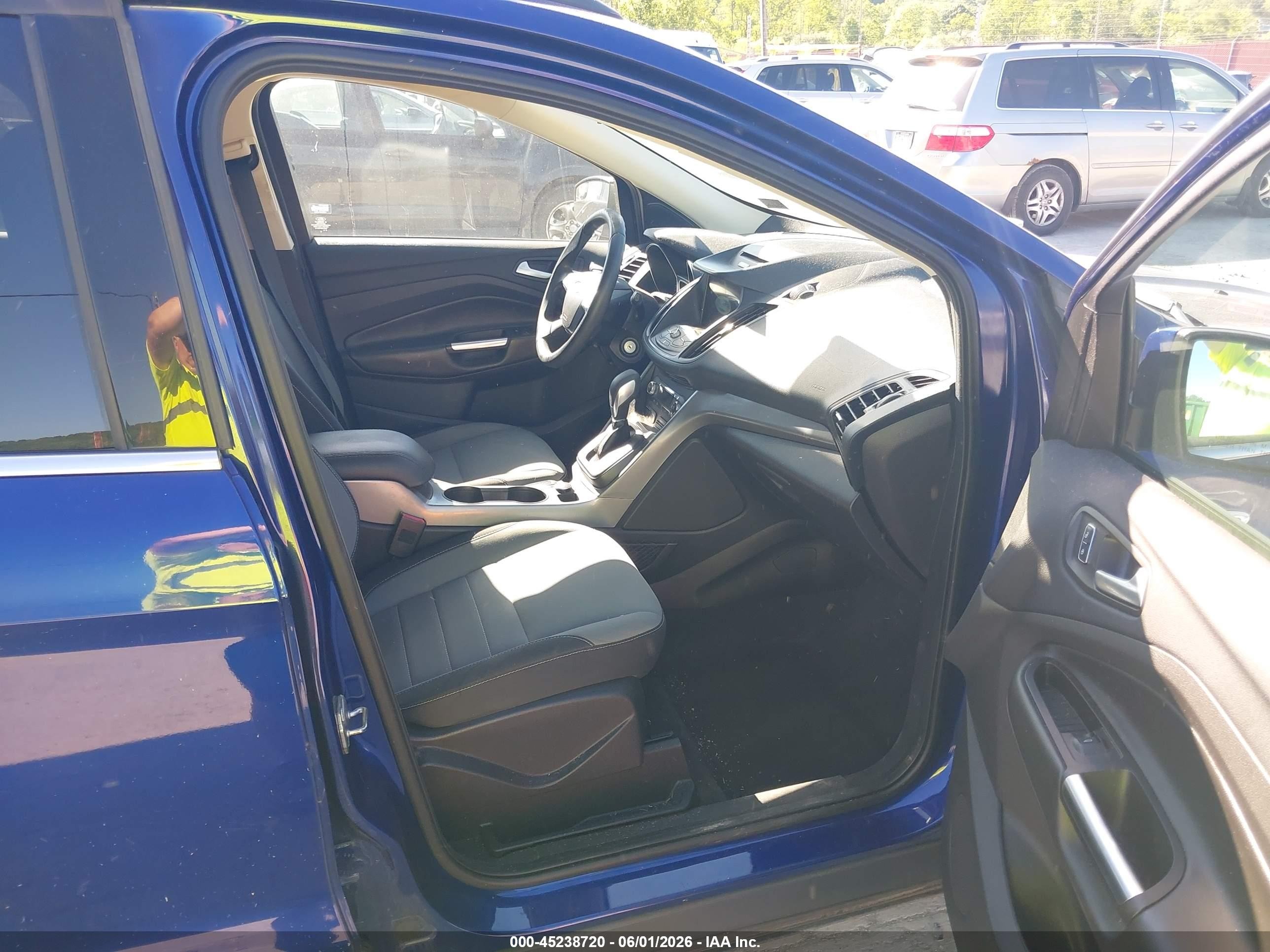 2016 Ford Escape Se Синий vin: 1FMCU9GX2GUC29903