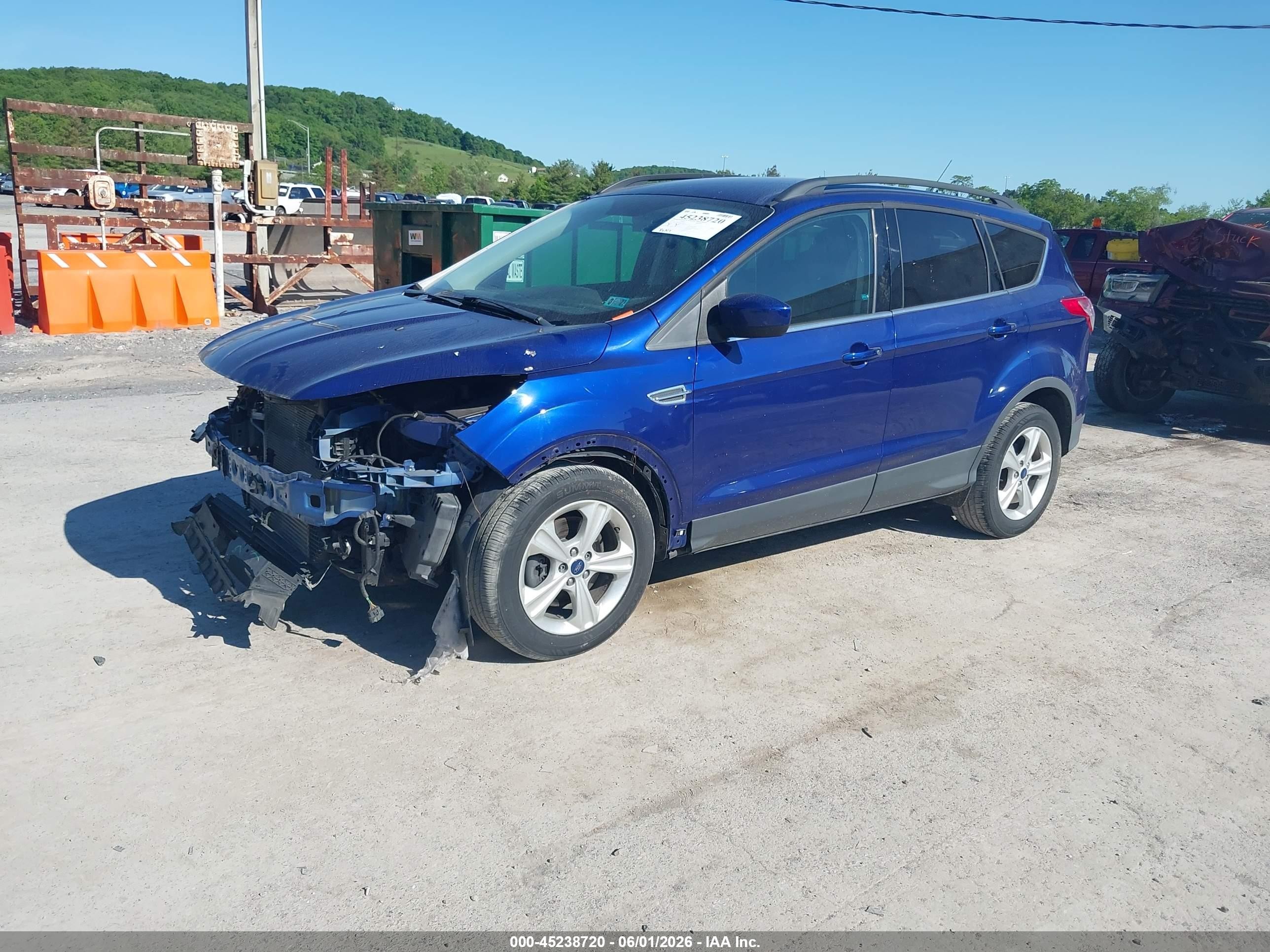 2016 Ford Escape Se Синий vin: 1FMCU9GX2GUC29903