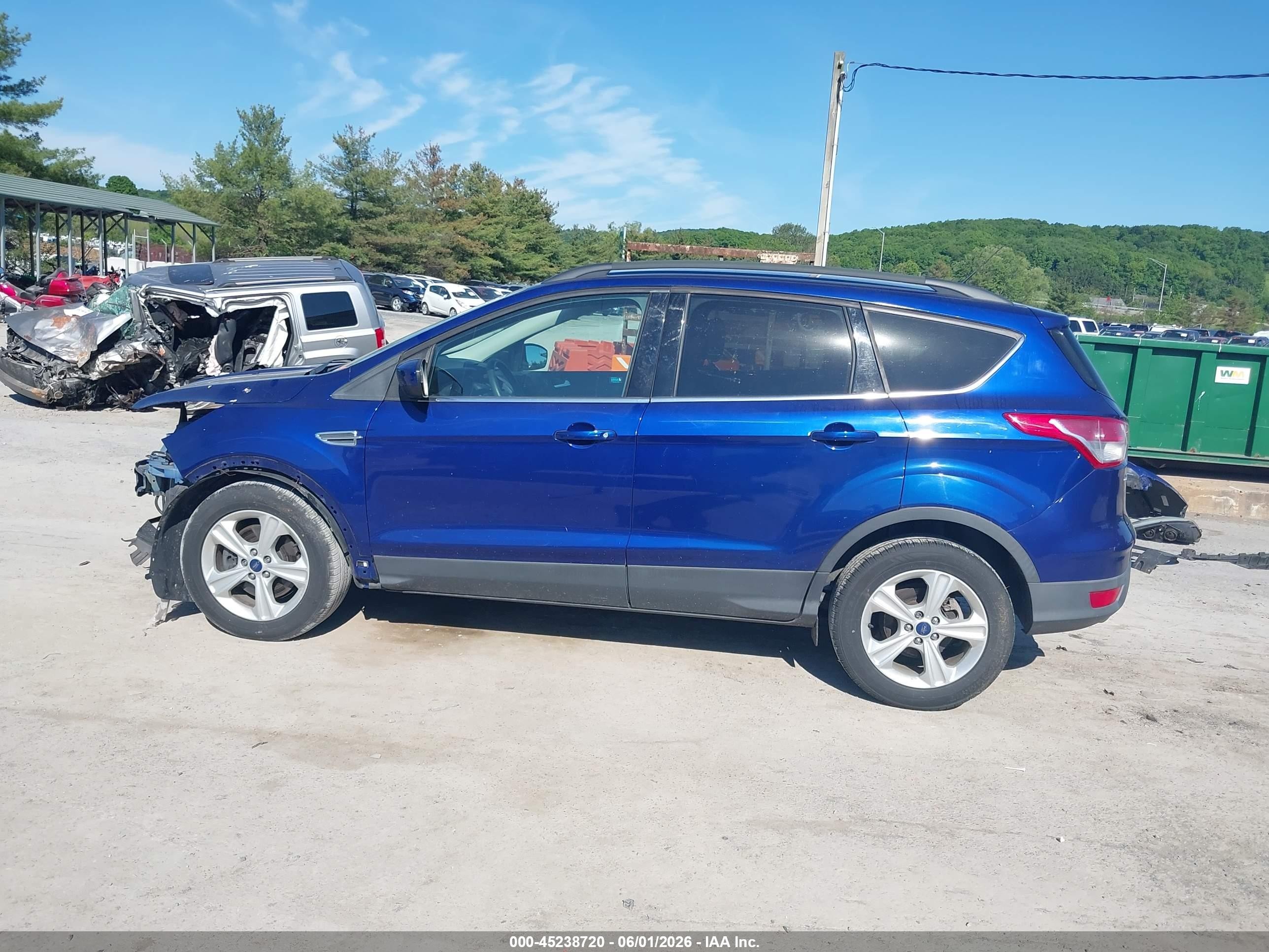 2016 Ford Escape Se Синий vin: 1FMCU9GX2GUC29903