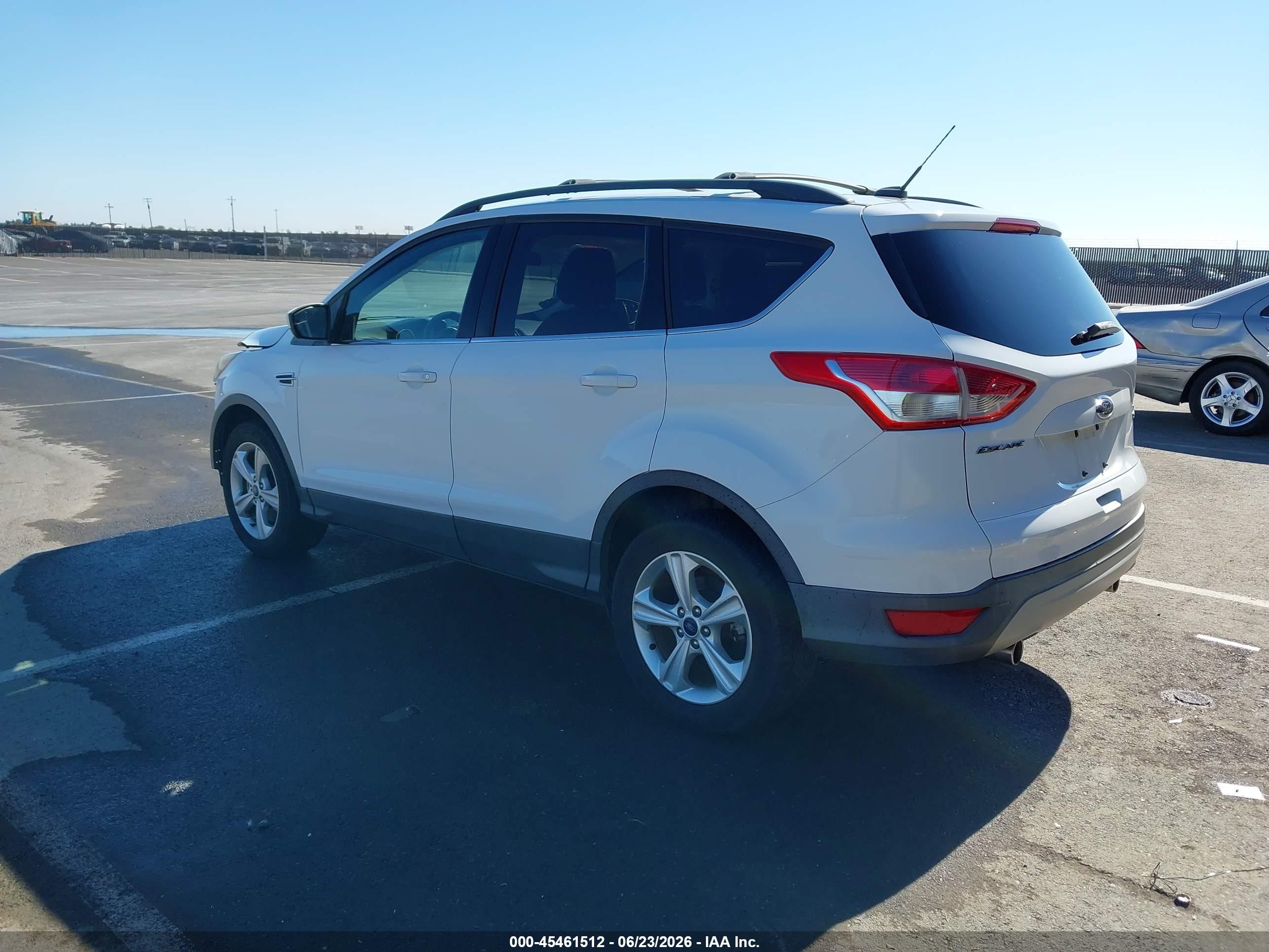 2013 Ford Escape Se Белый vin: 1FMCU9GX3DUC70780