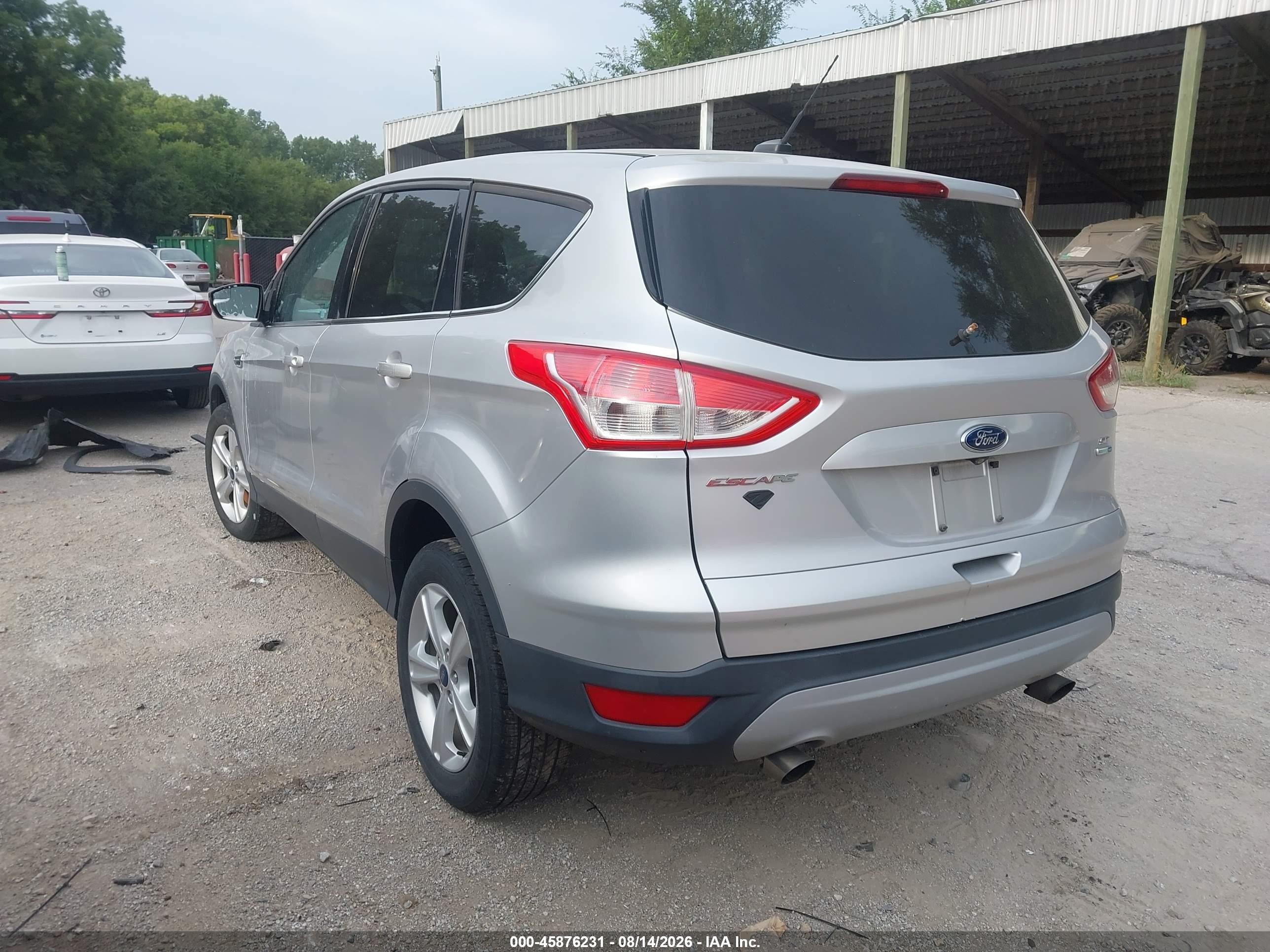 2015 Ford Escape Se Серебряный vin: 1FMCU9GX3FUA42572