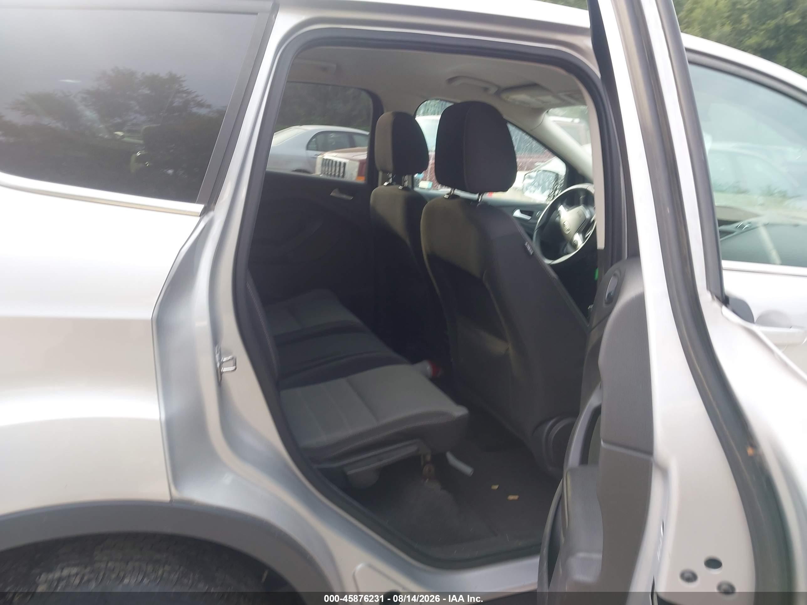 2015 Ford Escape Se Серебряный vin: 1FMCU9GX3FUA42572