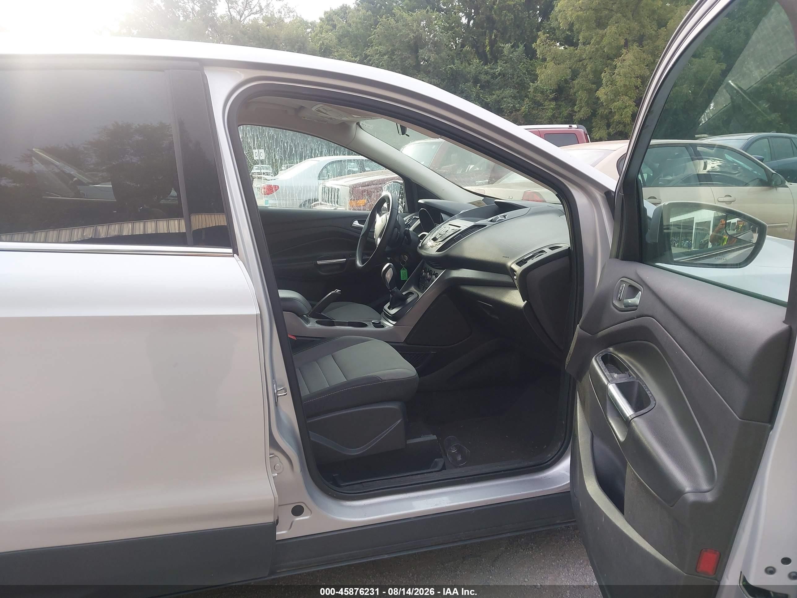 2015 Ford Escape Se Серебряный vin: 1FMCU9GX3FUA42572