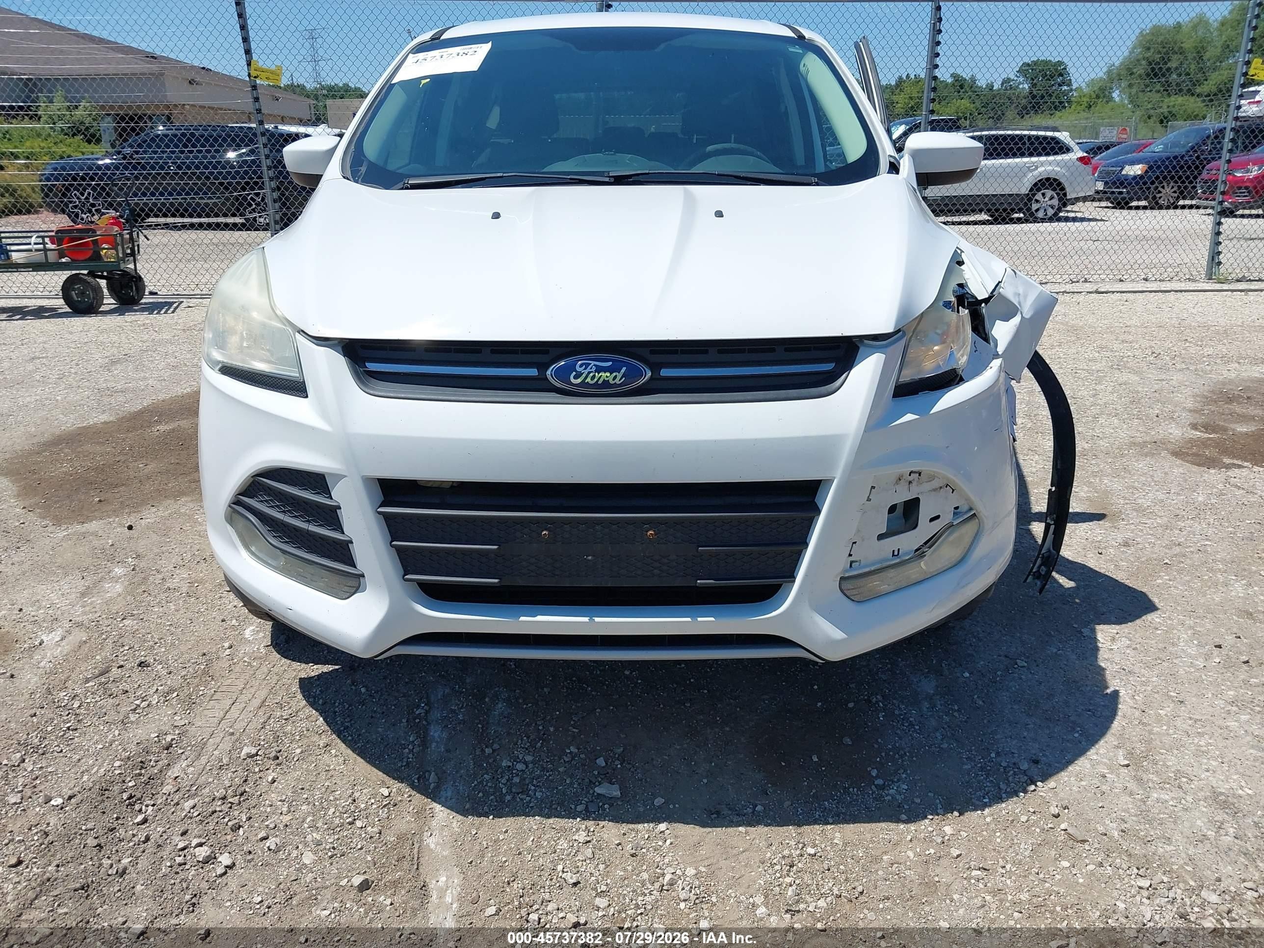 2015 Ford Escape Se Белый vin: 1FMCU9GX3FUB13737
