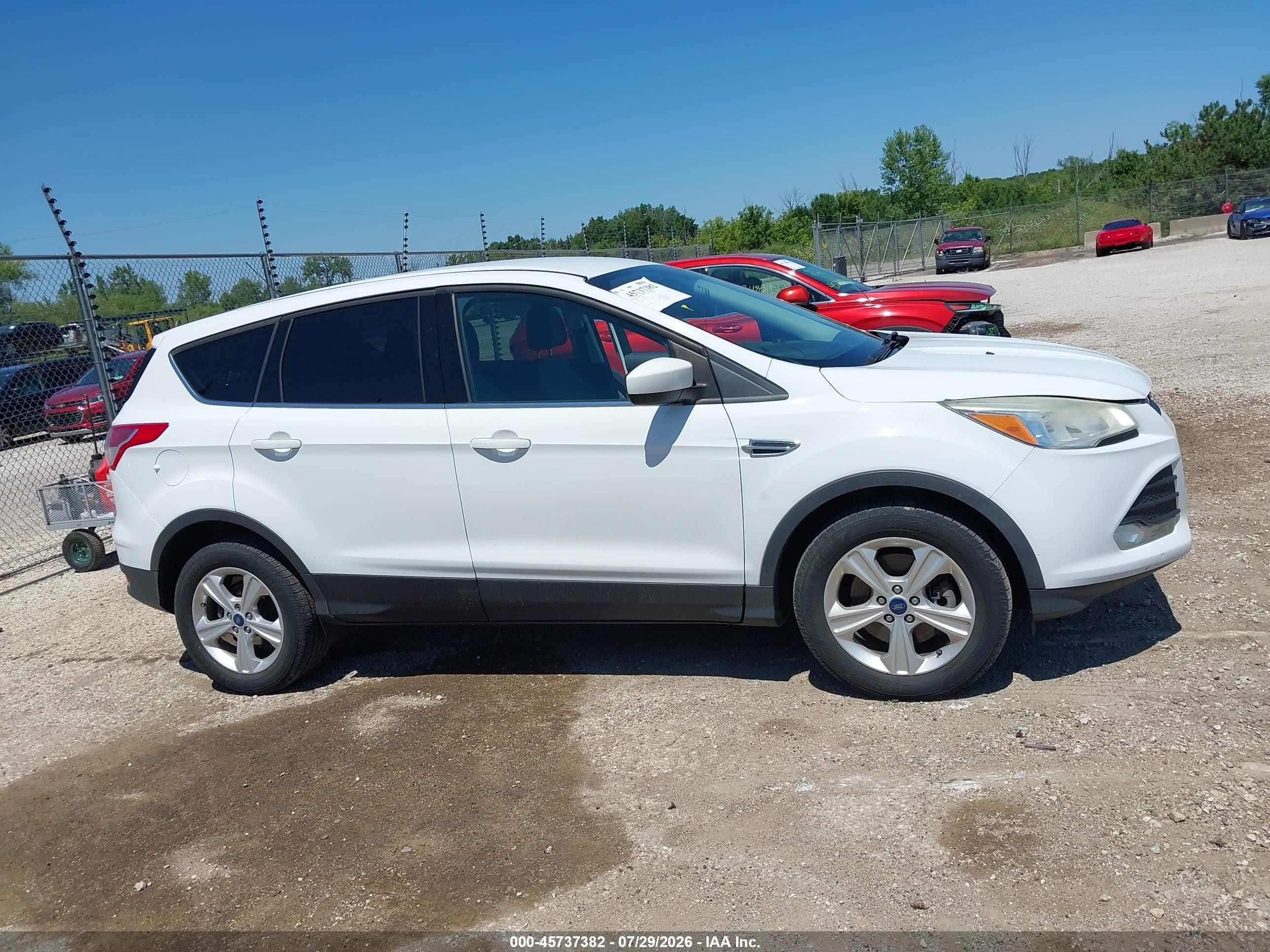 2015 Ford Escape Se Белый vin: 1FMCU9GX3FUB13737