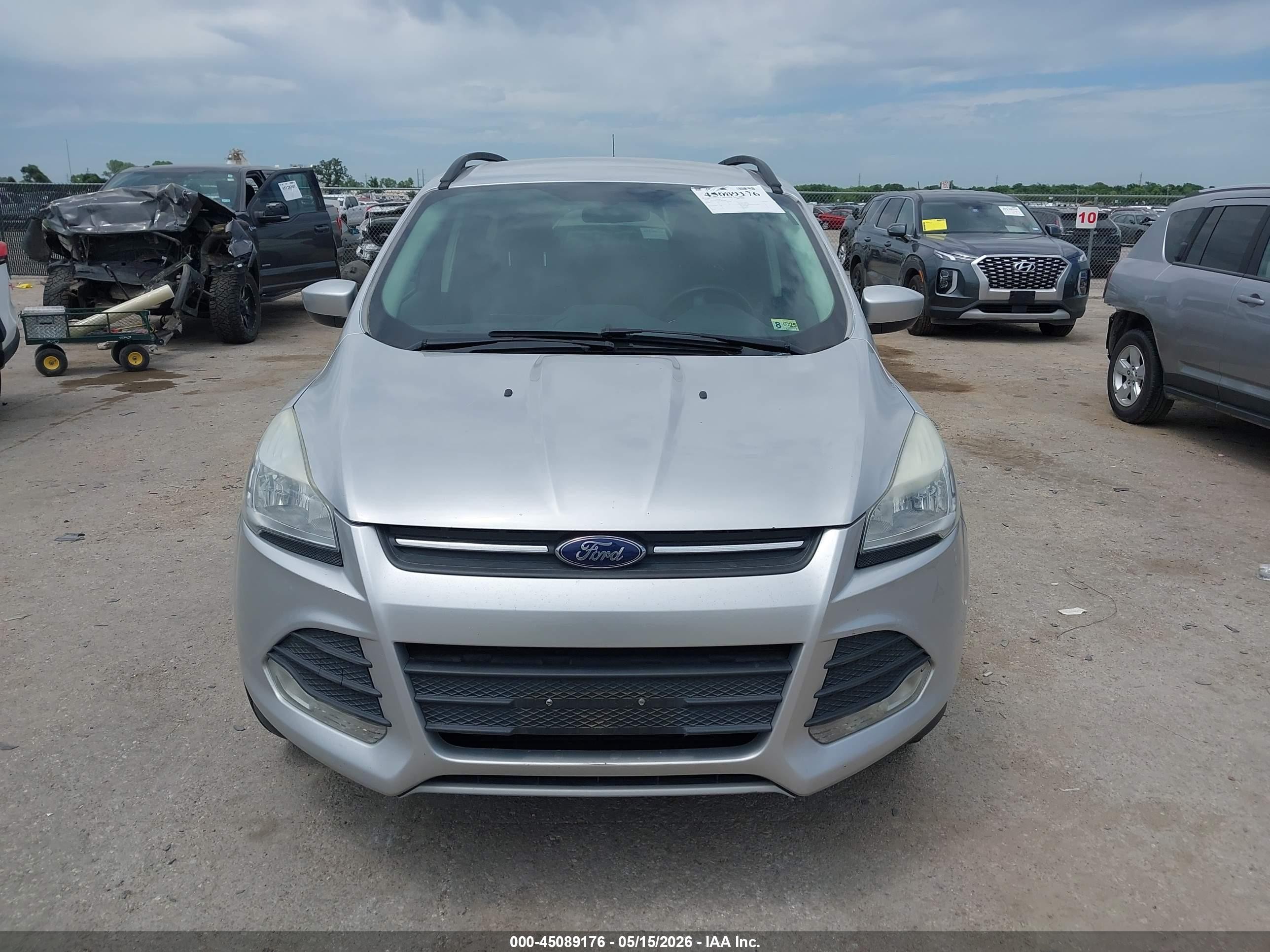 2015 Ford Escape Se Серебряный vin: 1FMCU9GX3FUB17948