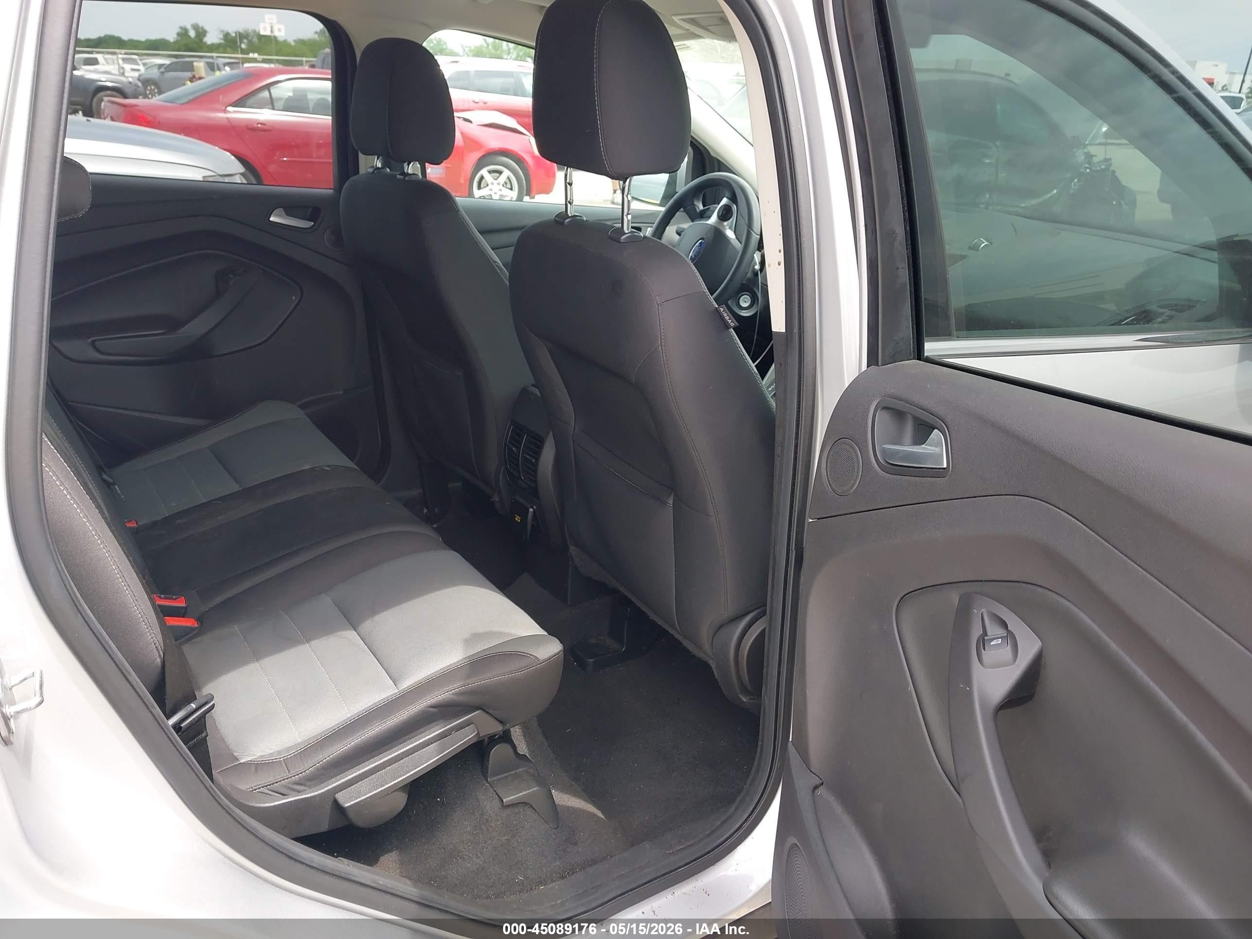 2015 Ford Escape Se Серебряный vin: 1FMCU9GX3FUB17948